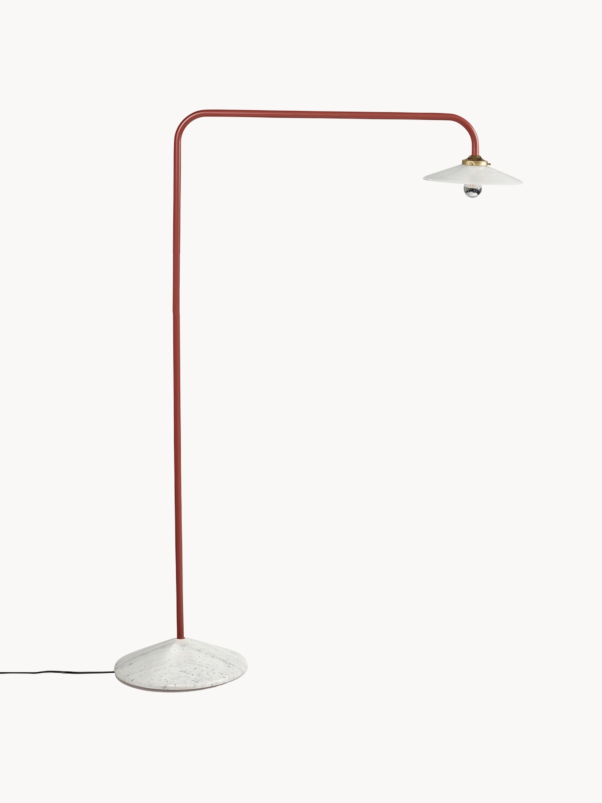 Lampadaire arc fait main avec pied en marbre Liekki - Blanc, rouge rouille, gris clair, marbré