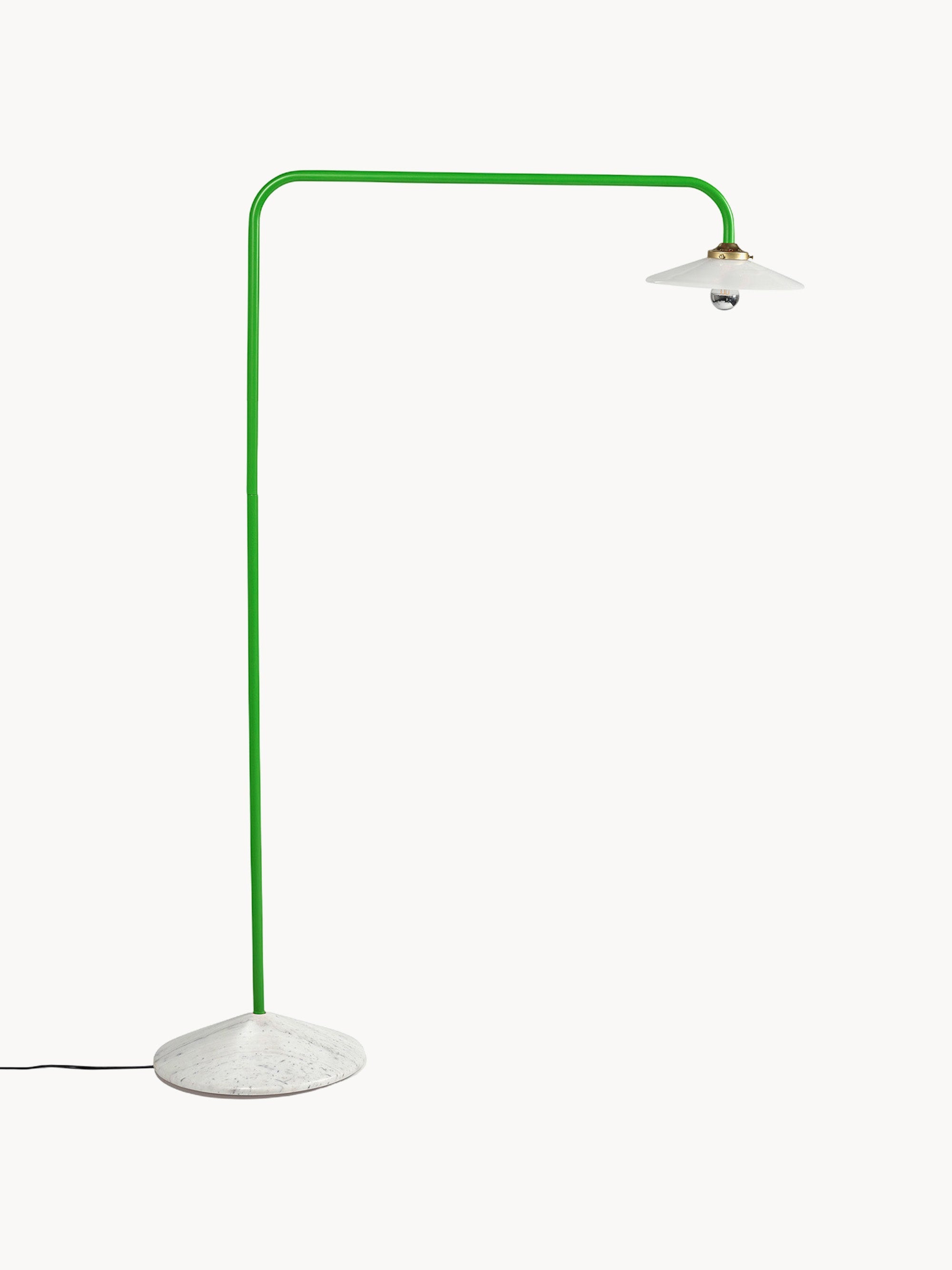 Lampadaire arc fait main avec pied en marbre Liekki - Blanc, vert, gris clair, marbré