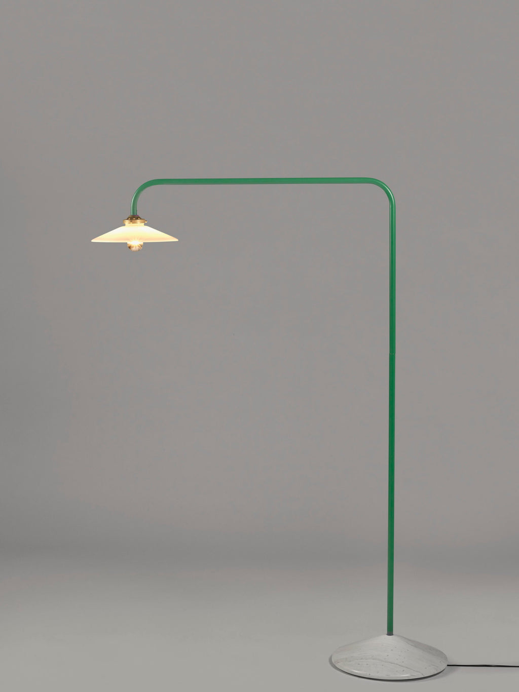 Lampadaire arc fait main avec pied en marbre Liekki - Blanc, vert, gris clair, marbré