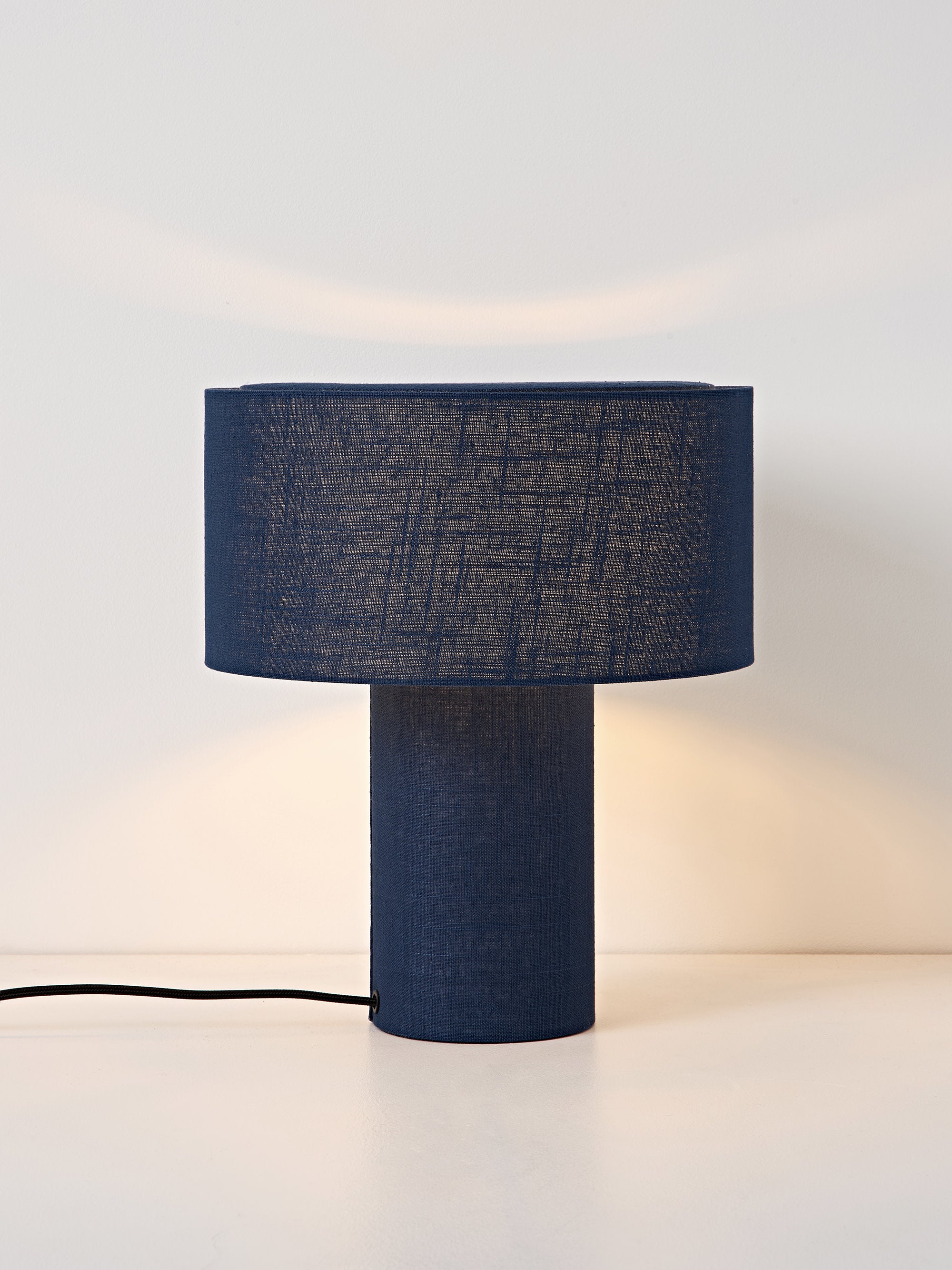 Lampe à poser en lin Tomi - Linge bleu foncé
