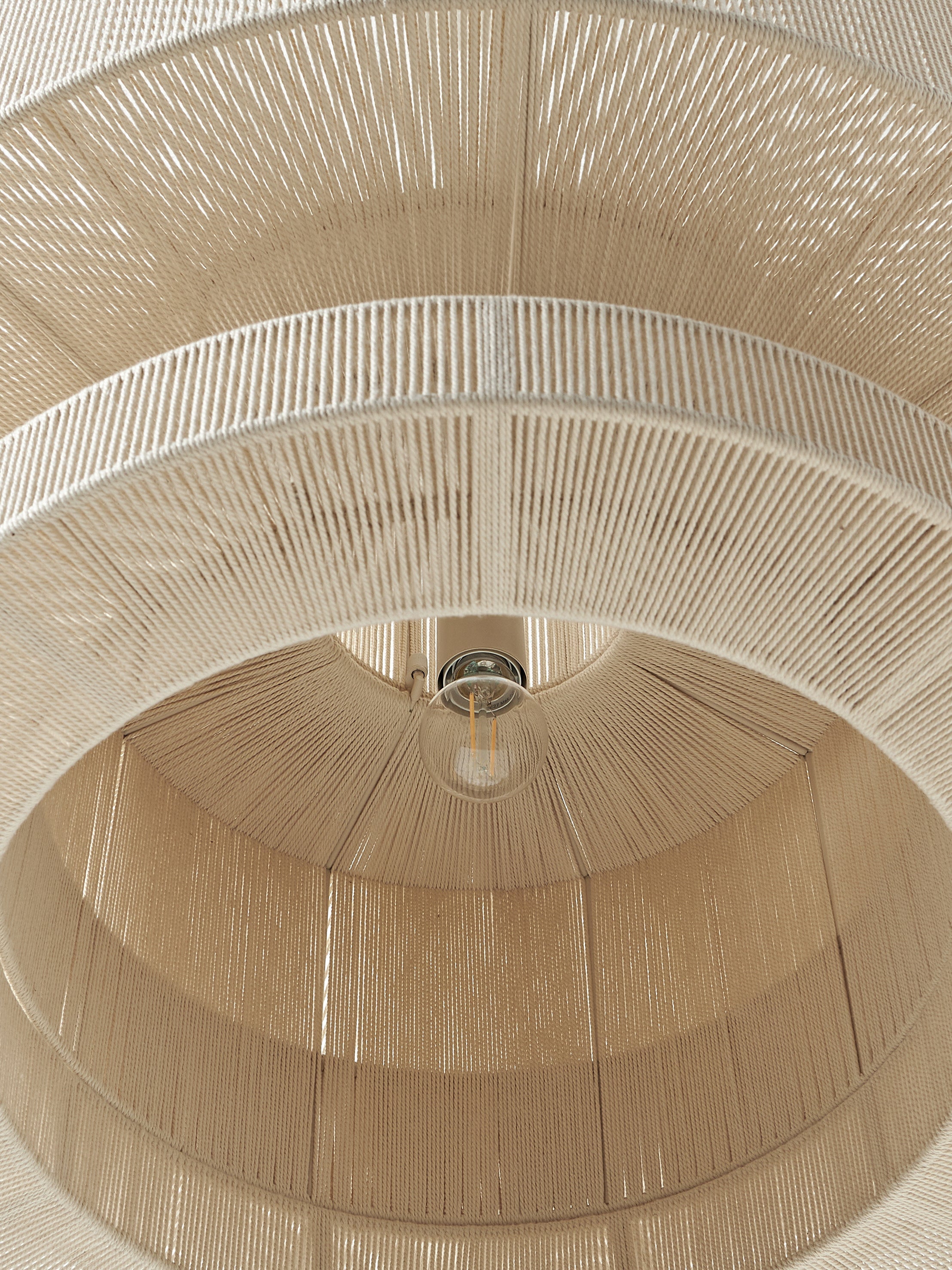 Grande suspension en fils de lin Matias - Beige clair
