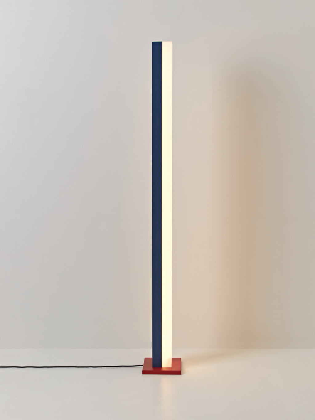 Lampadaire LED à intensité variable Compton - Bleu, rouge, gris clair