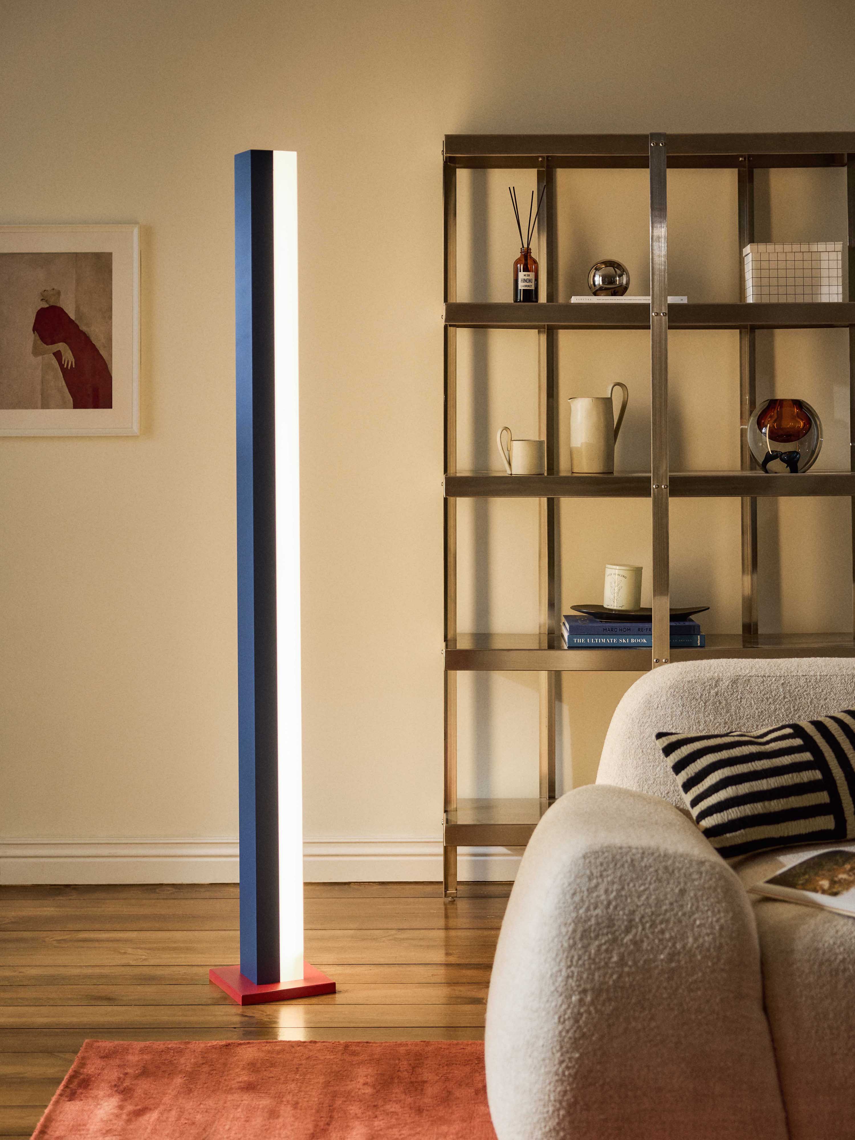 Lampadaire LED à intensité variable Compton - Bleu, rouge, gris clair