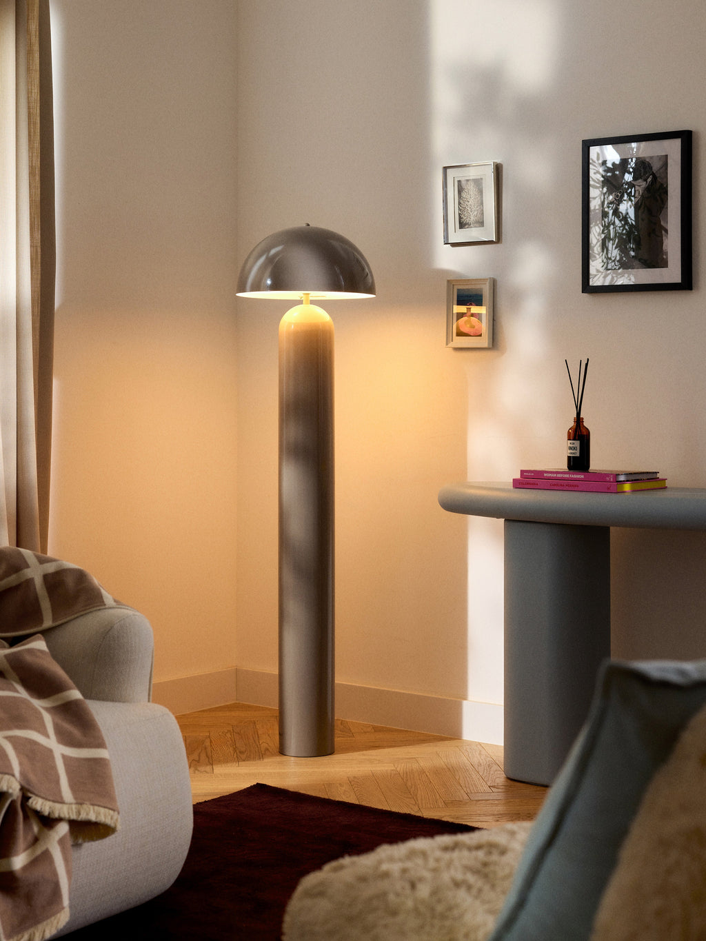 Lampadaire rétro Elmo - Taupe, haute brillance