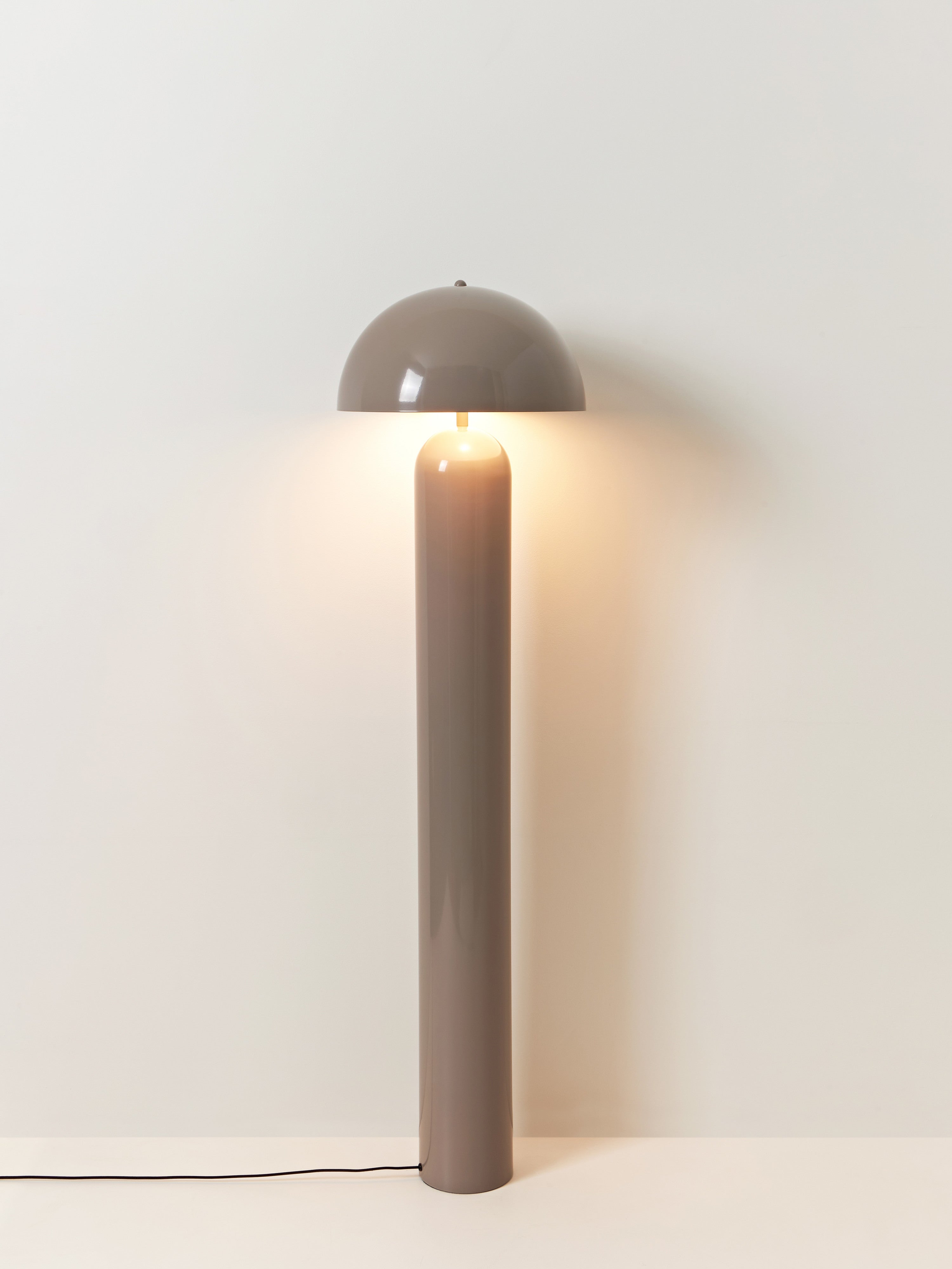 Lampadaire rétro Elmo - Taupe, haute brillance