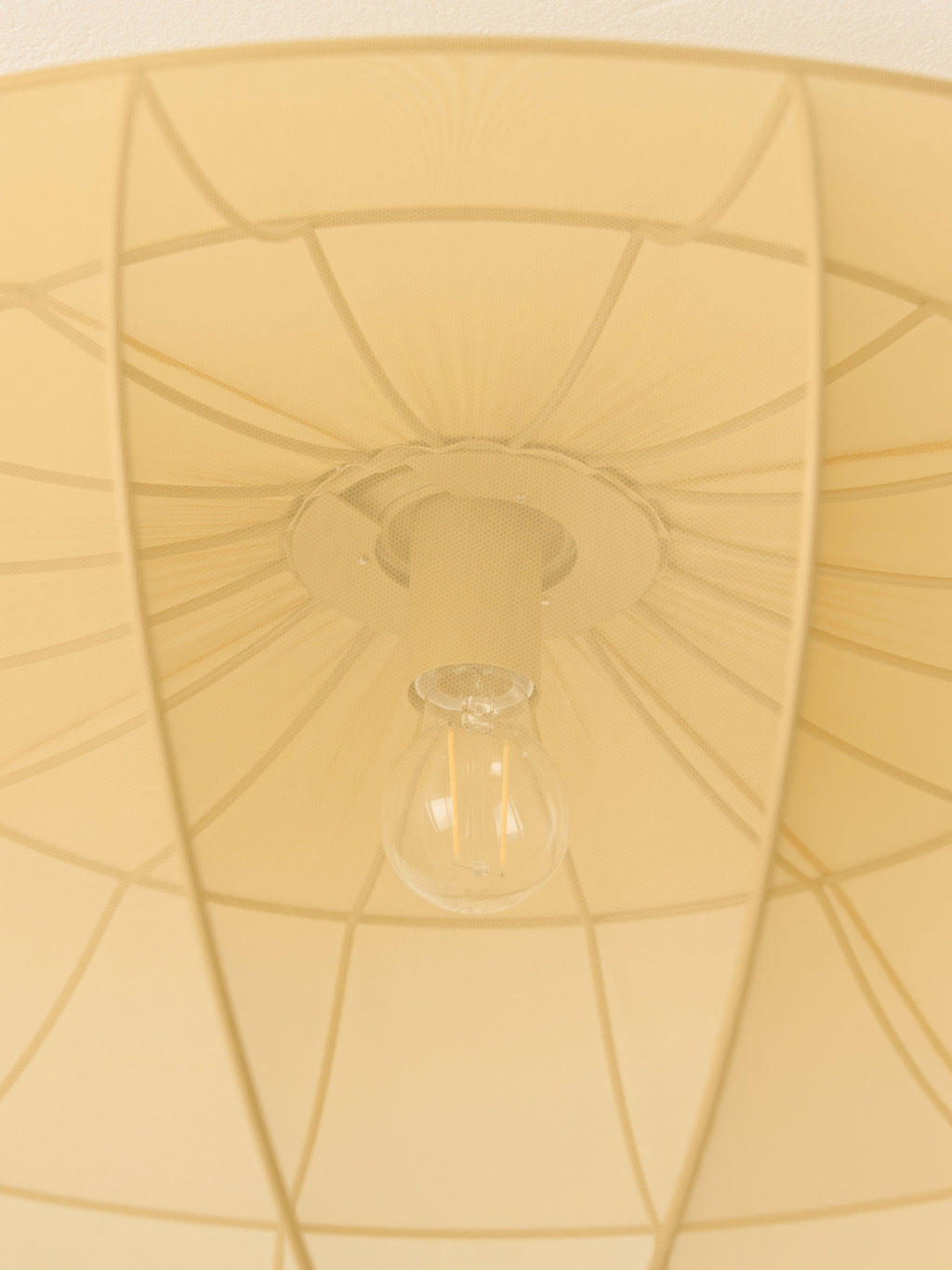 Grand plafonnier en maille Paavo - Jaune ocre