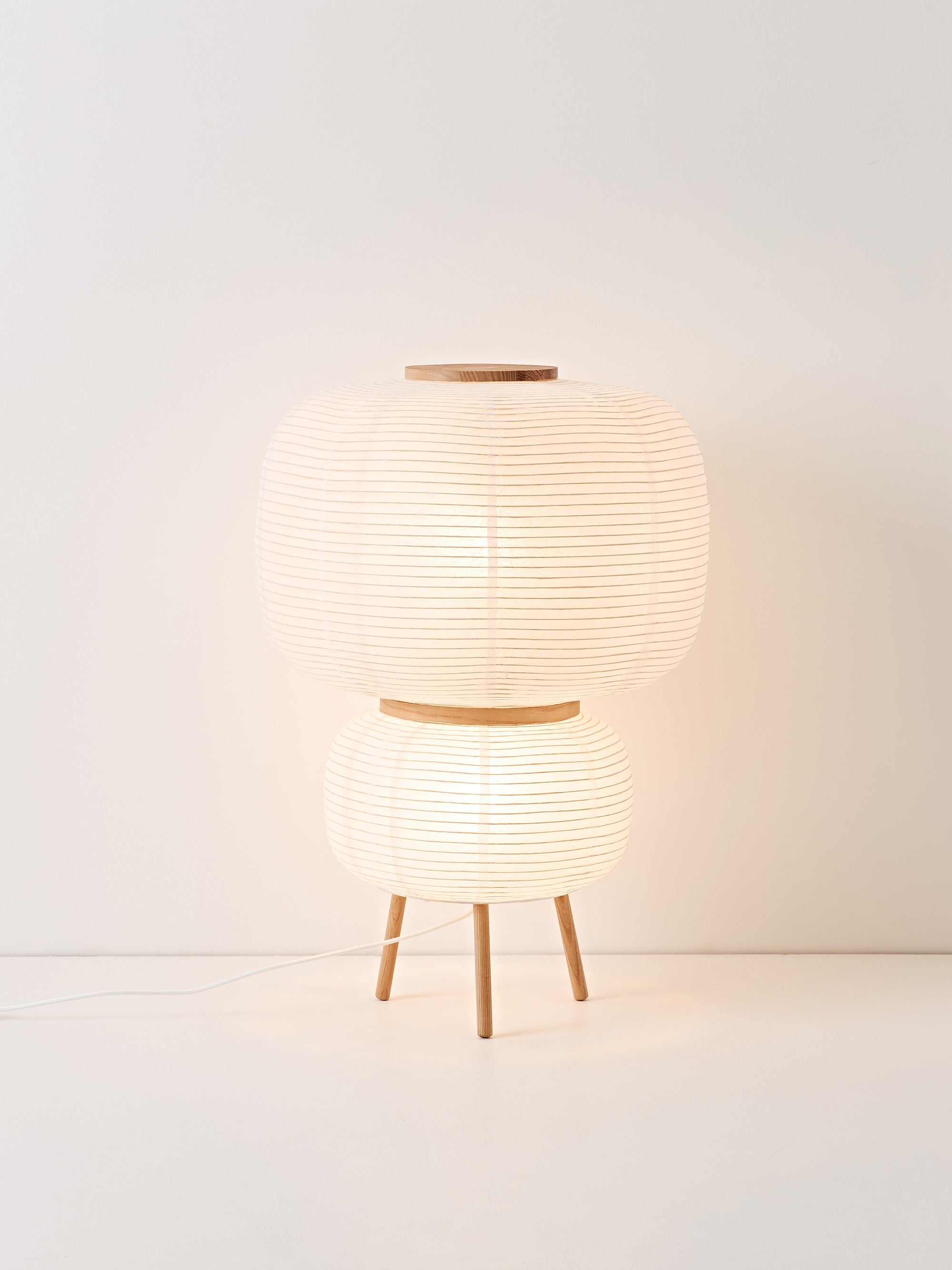 Lampadaire design en papier de riz Plato - Blanc, bois de frêne