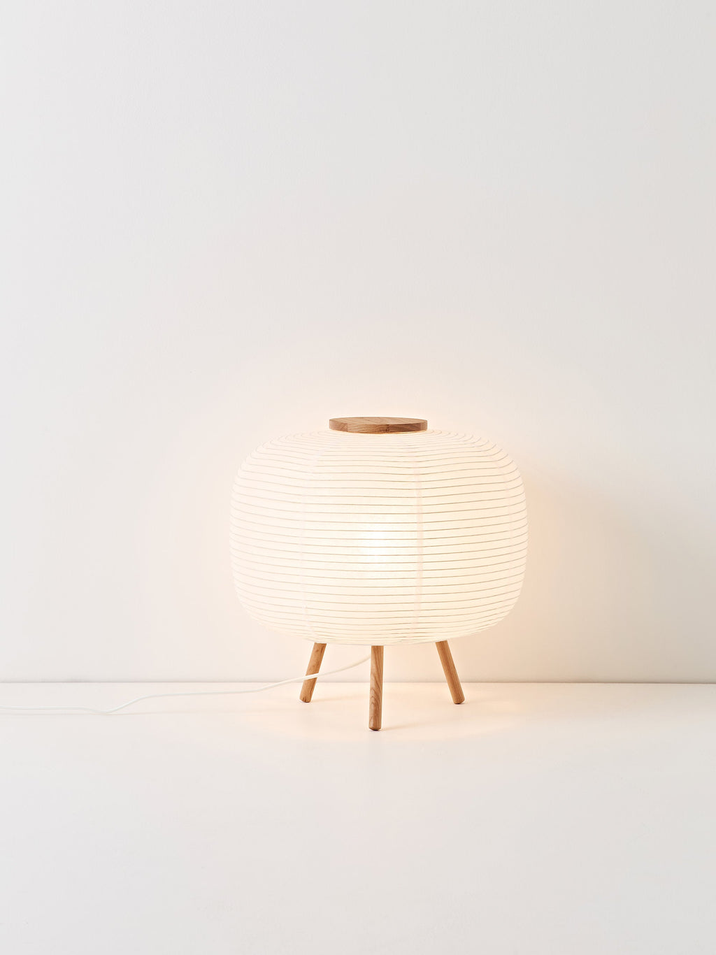 Lampe à poser en papier de riz Plato - Blanc, bois de frêne