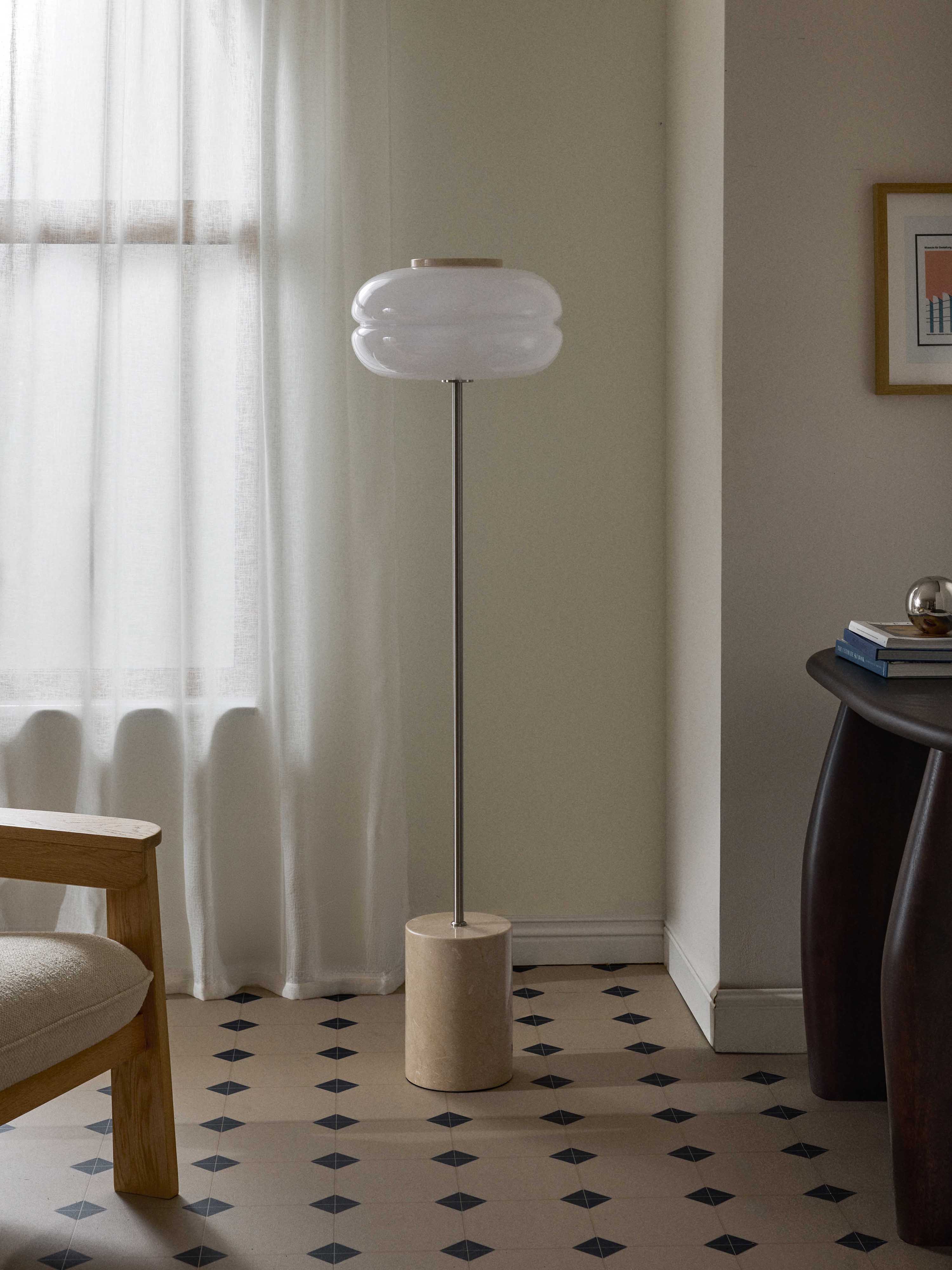 Lampadaire avec pied en marbre Oly - Marbre beige, blanc