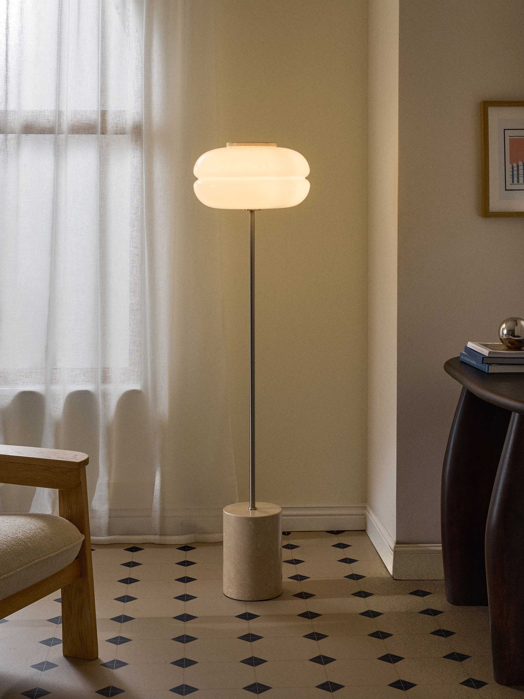 Lampadaire avec pied en marbre Oly - Marbre beige, blanc