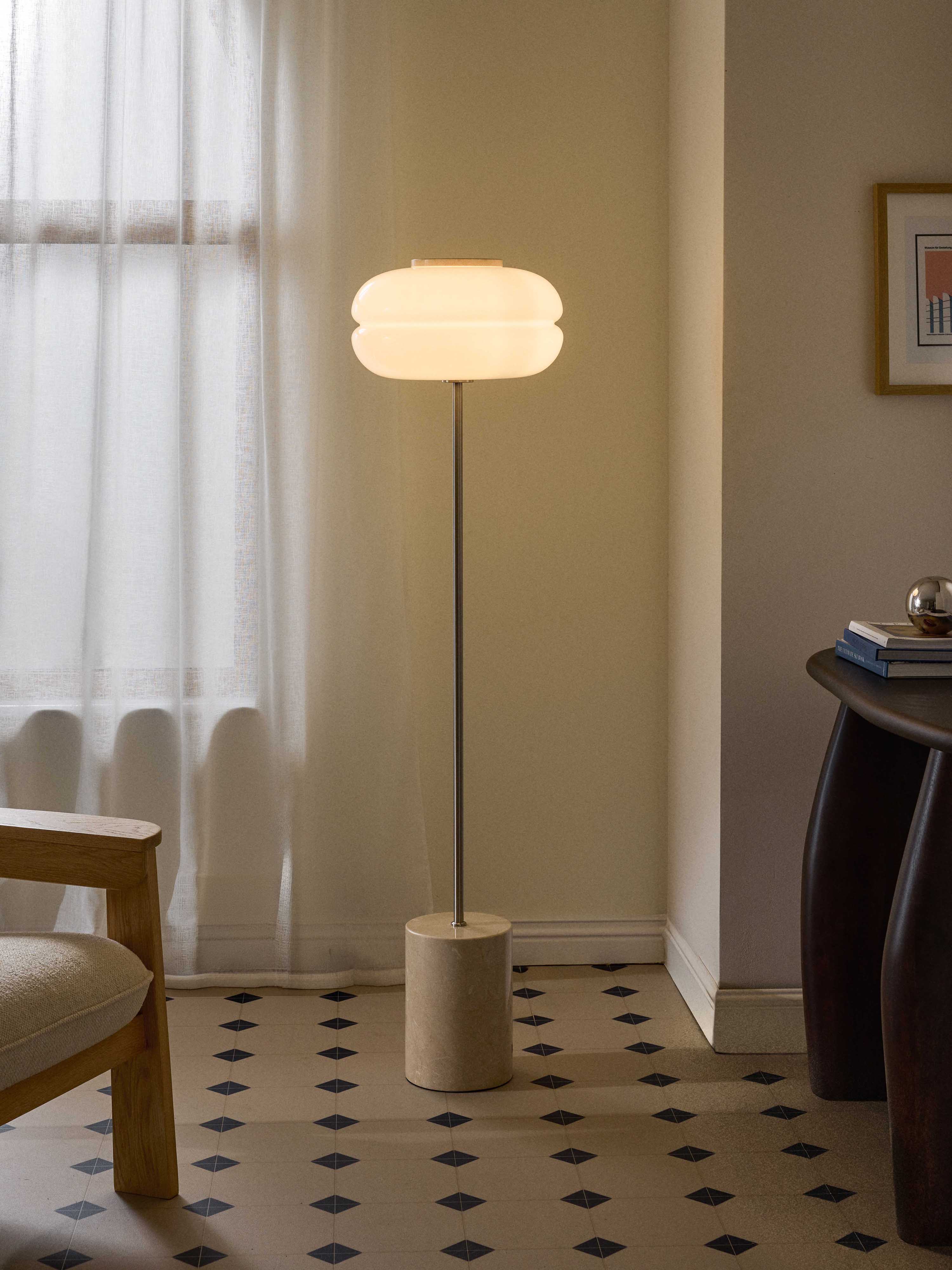 Lampadaire avec pied en marbre Oly - Marbre beige, blanc