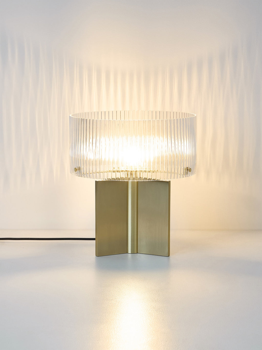 Lampe à poser en verre cannelé - Transparent, doré