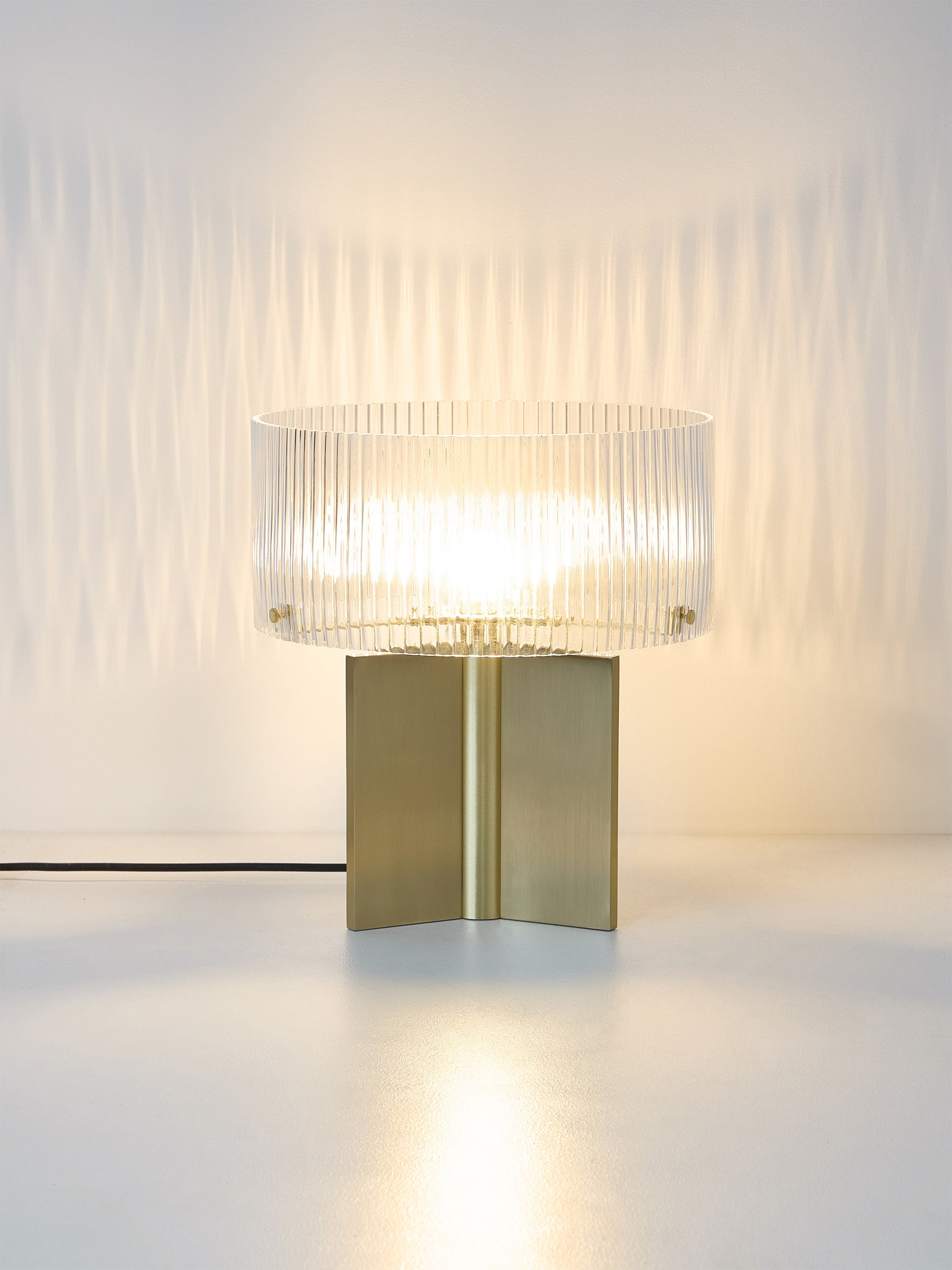 Lampe à poser en verre cannelé - Transparent, doré