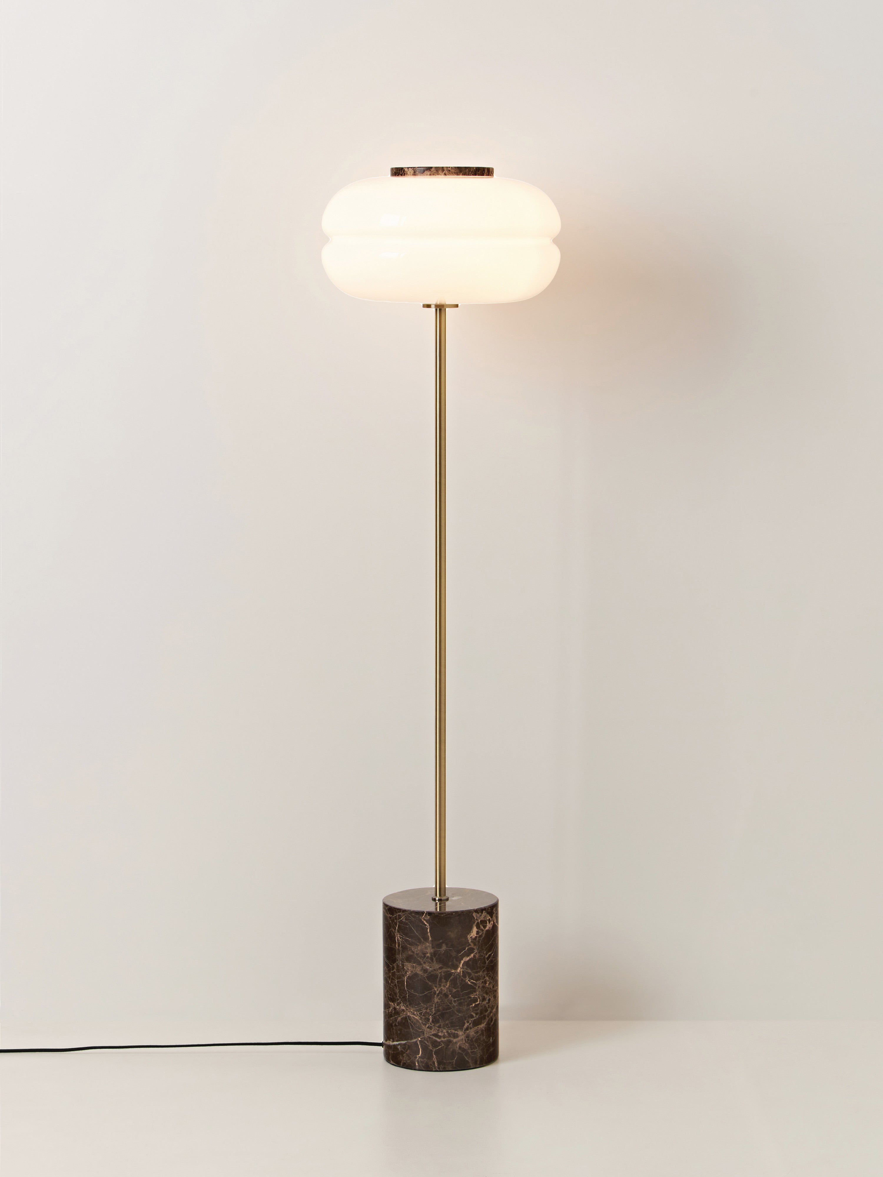 Lampadaire avec pied en marbre Oly - Marbre brun, blanc
