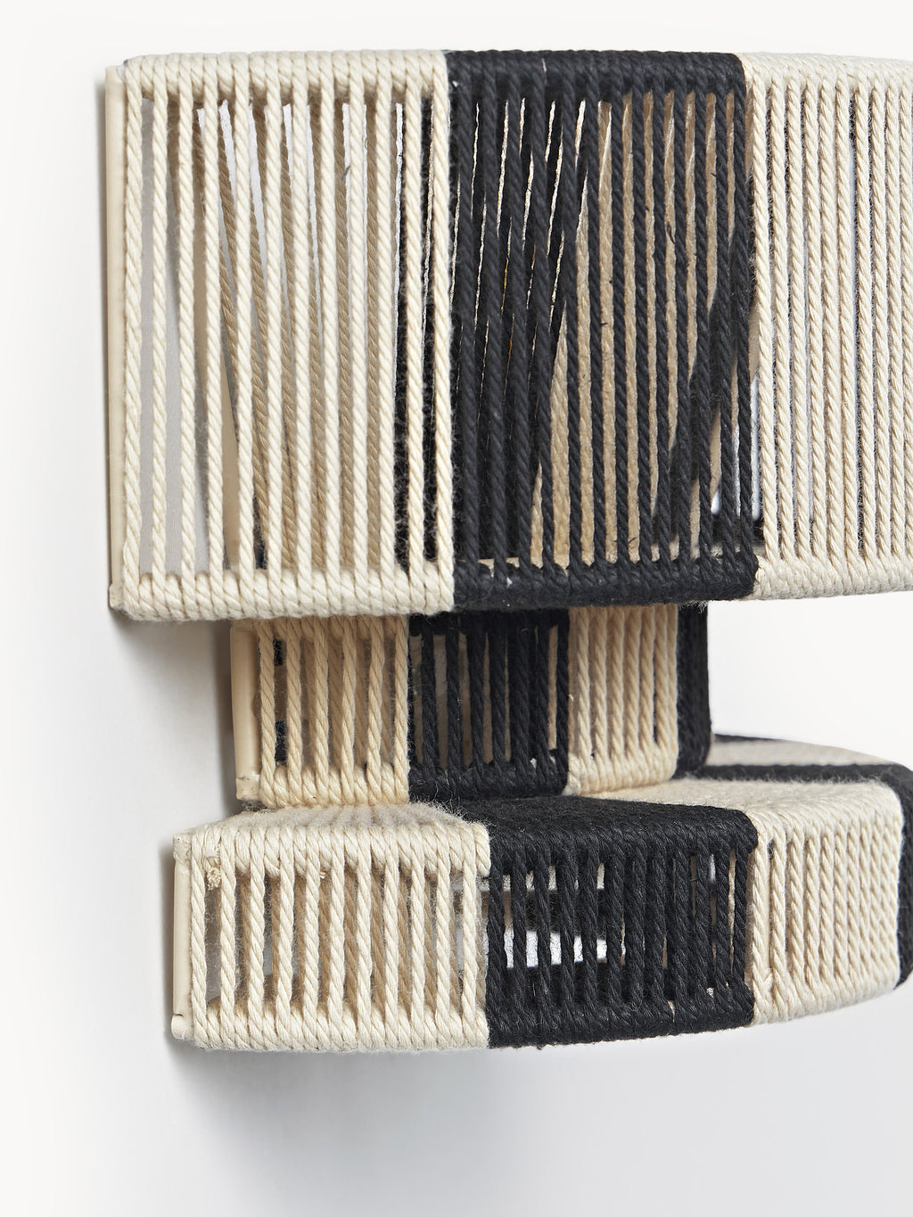 Grande applique murale en fils de lin Matias - Beige clair, noir