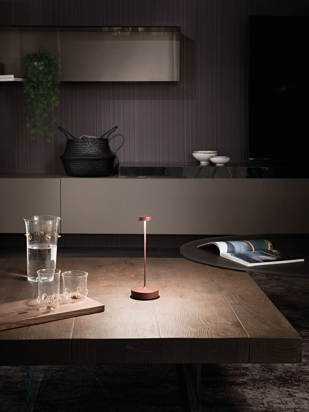 Petite lampe à poser LED mobile Oluf, intensité ajustable - Brun foncé, mat