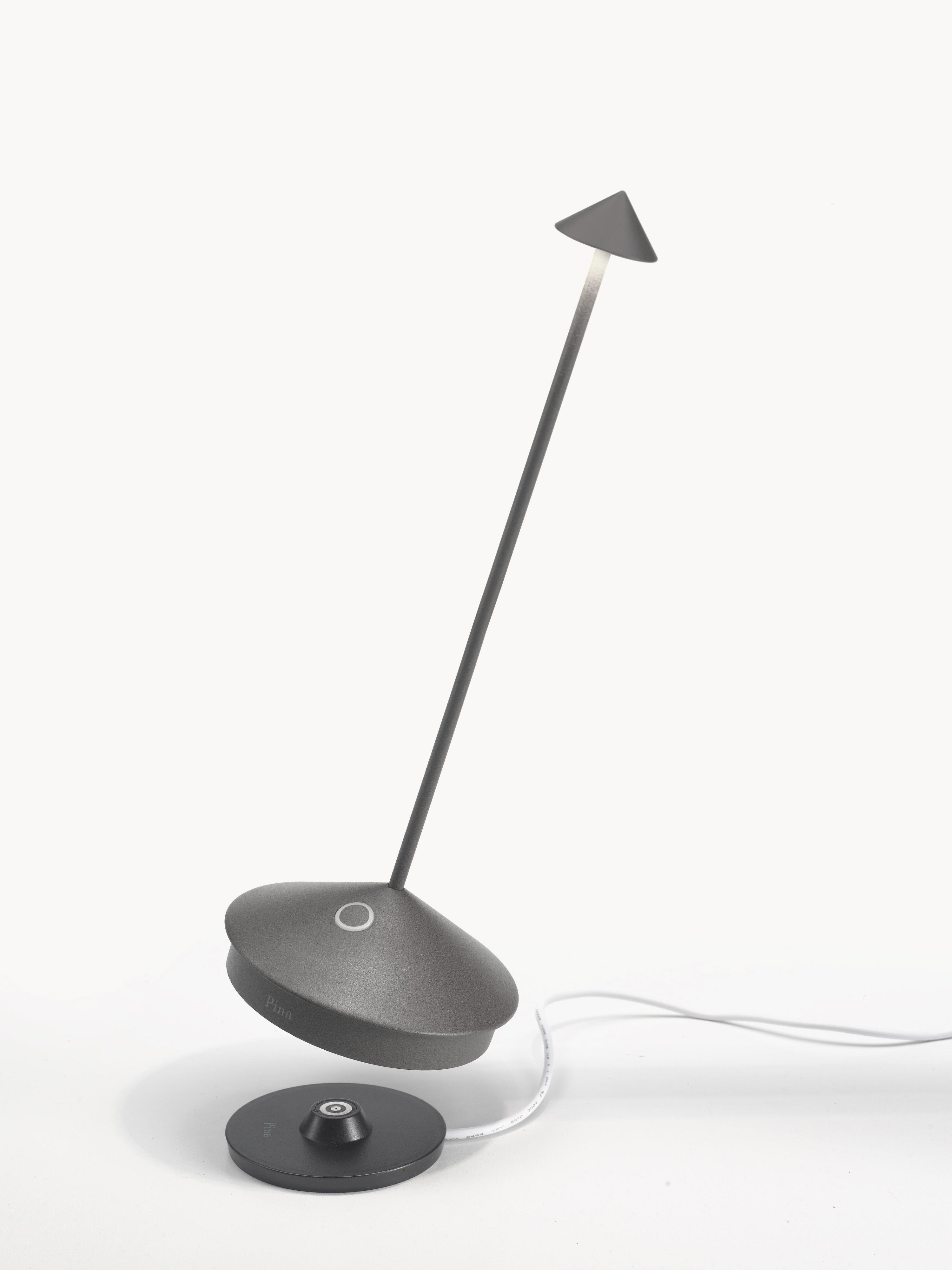 Petite lampe à poser LED mobile Hallvard, intensité ajustable - Brun foncé, mat