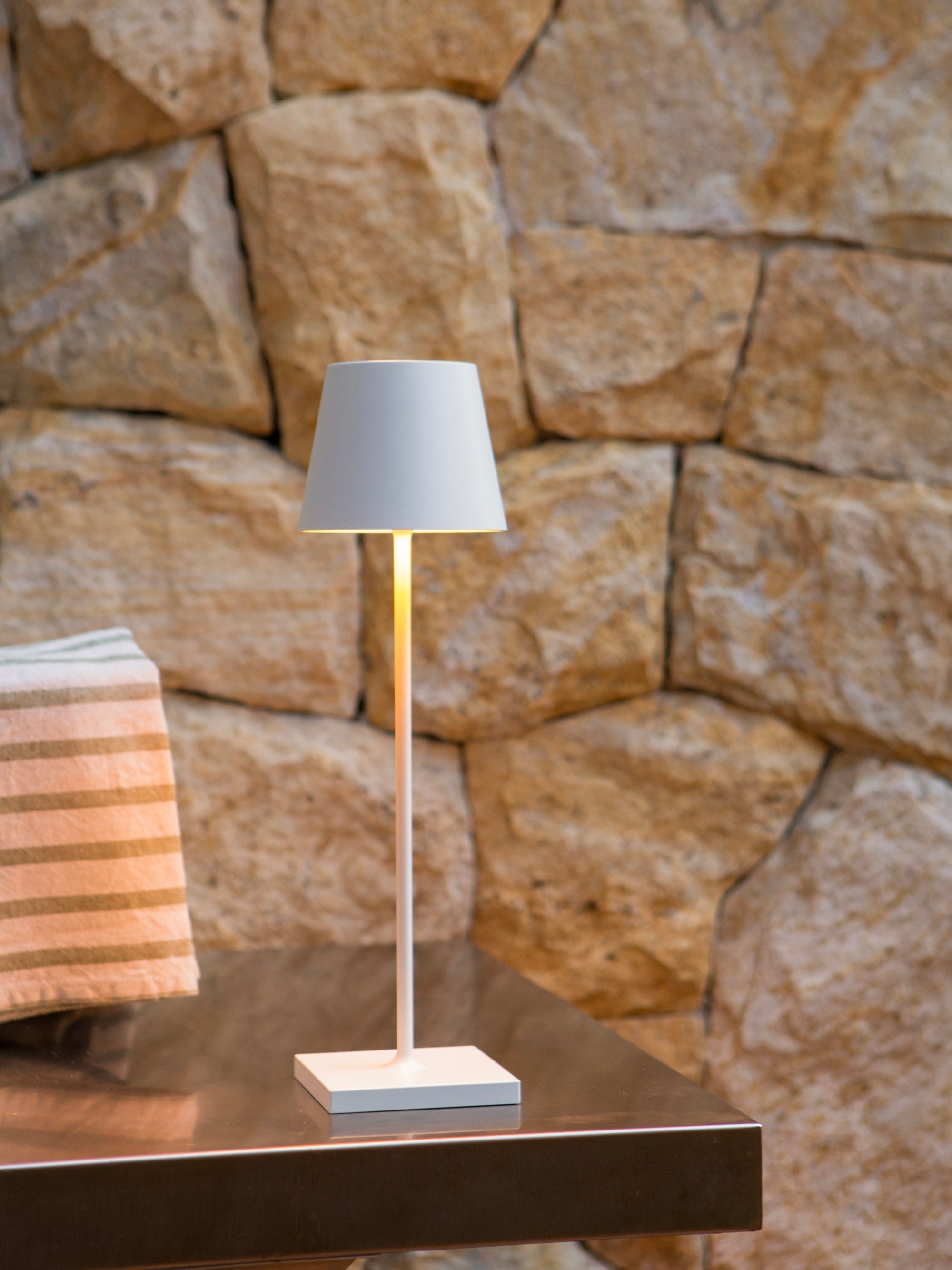 Lampe à poser LED mobile Athos, intensité ajustable - Blanc mat