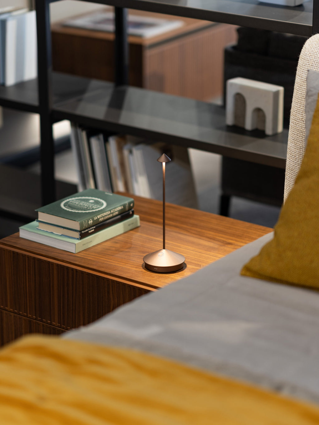 Petite lampe à poser LED portable Hallvard, intensité lumineuse variable - Brun foncé, mat