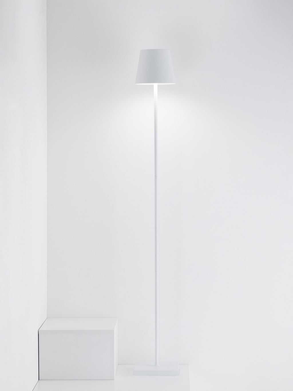 Petit lampadaire LED à intensité variable Athos, hauteur réglable - Blanc mat
