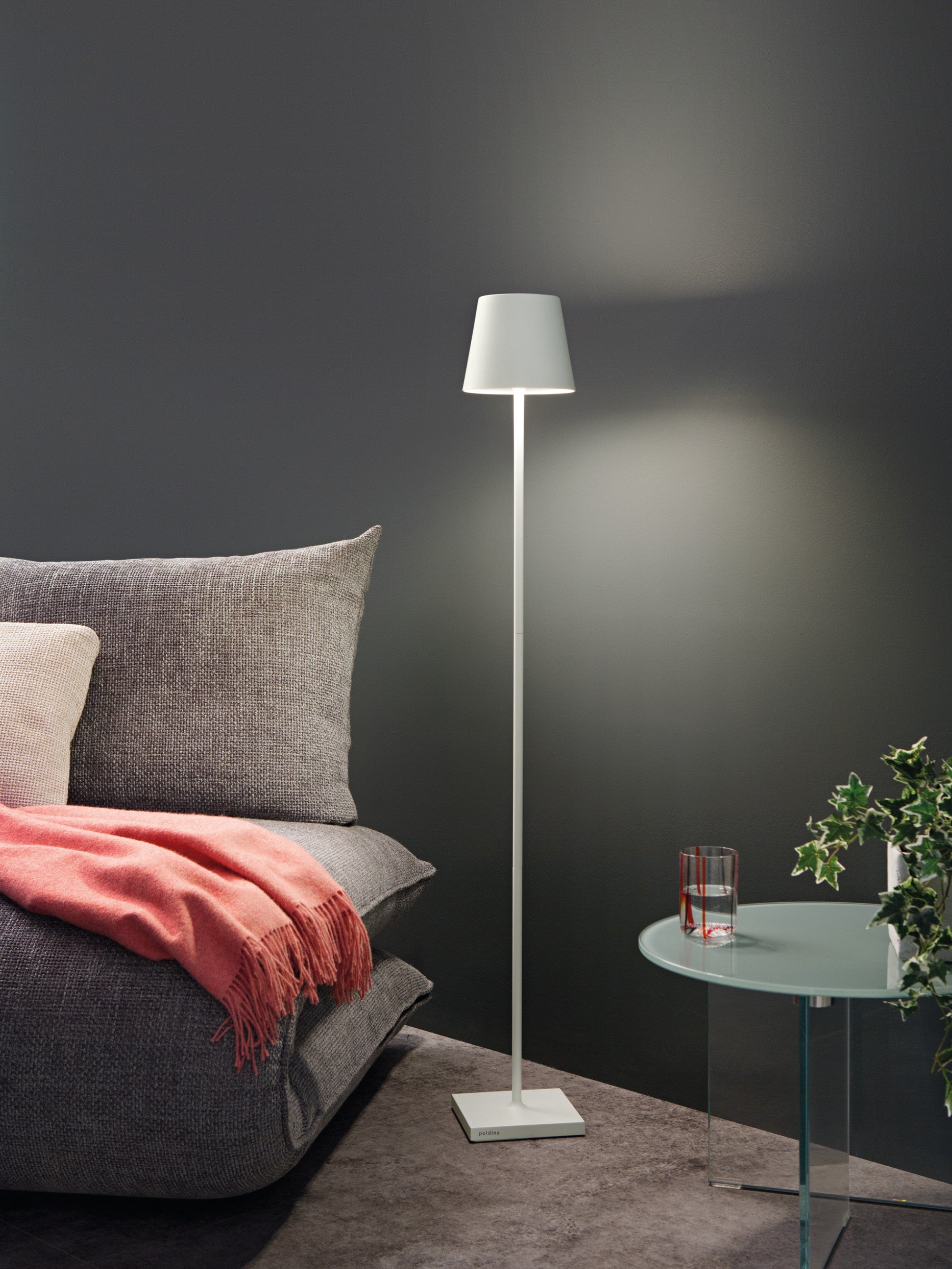 Petit lampadaire LED à intensité variable Athos, hauteur réglable - Blanc mat