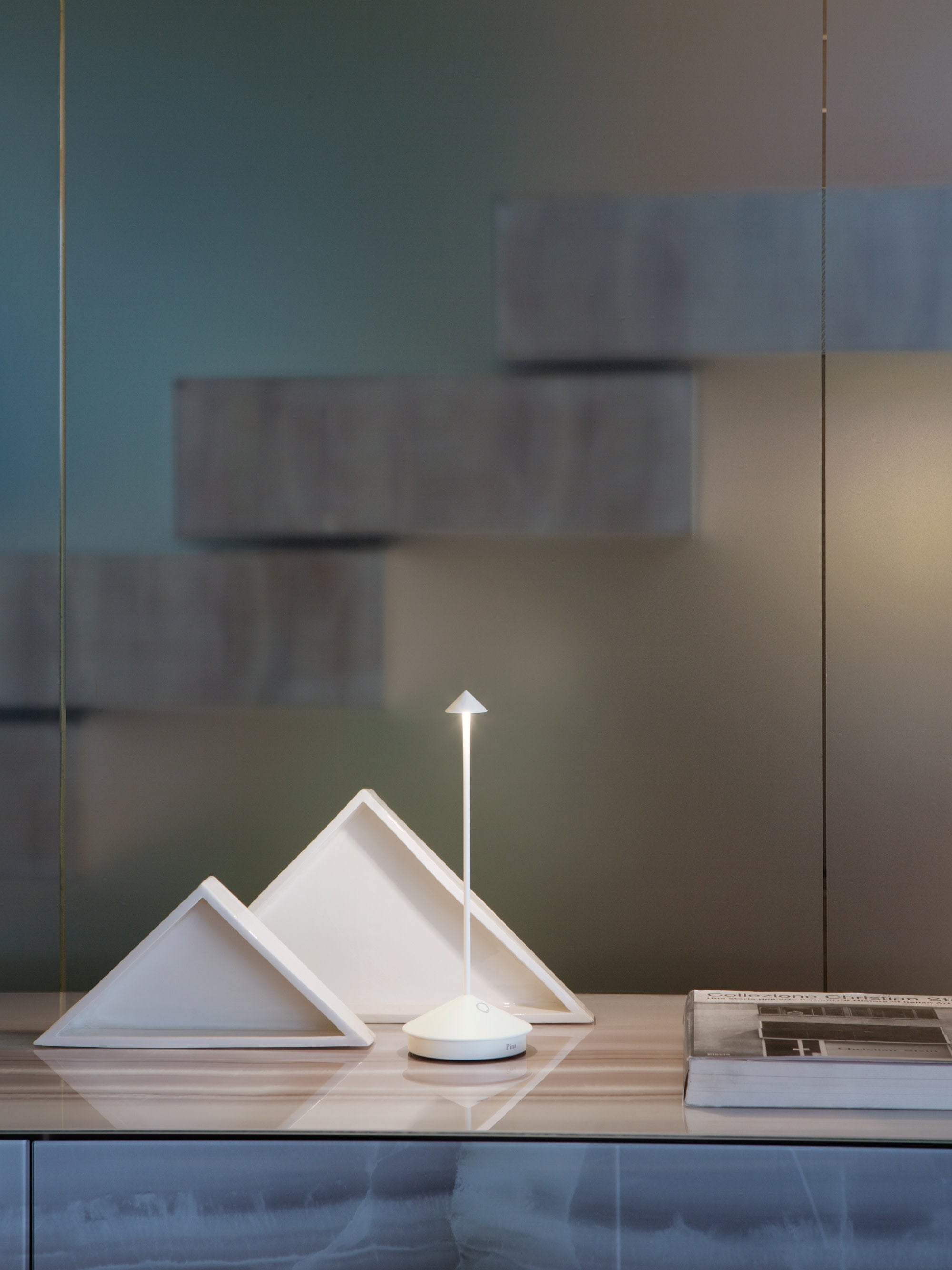 Petite lampe à poser LED portable Hallvard, intensité lumineuse variable - Blanc mat