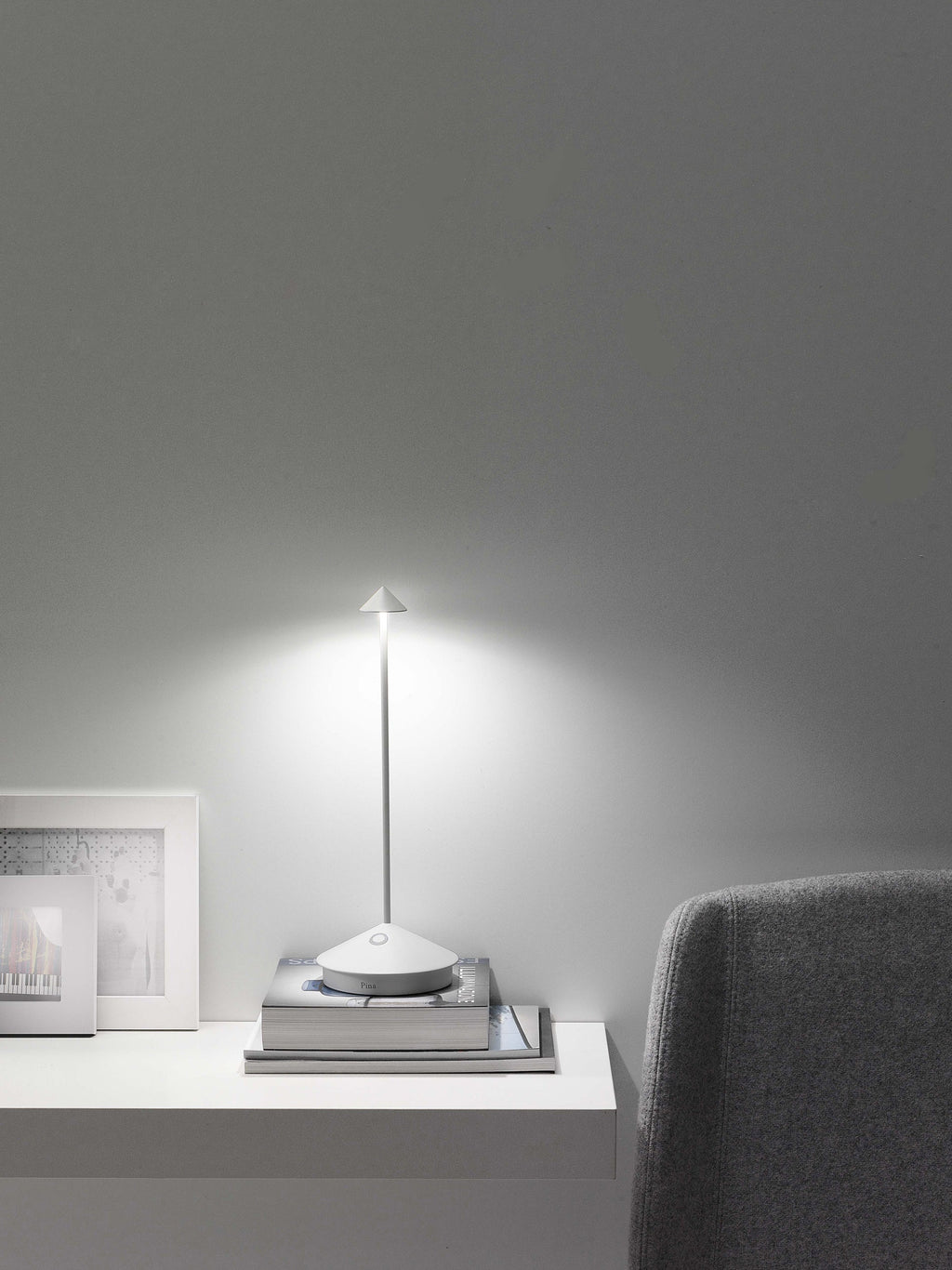 Petite lampe à poser LED portable Hallvard, intensité lumineuse variable - Blanc mat