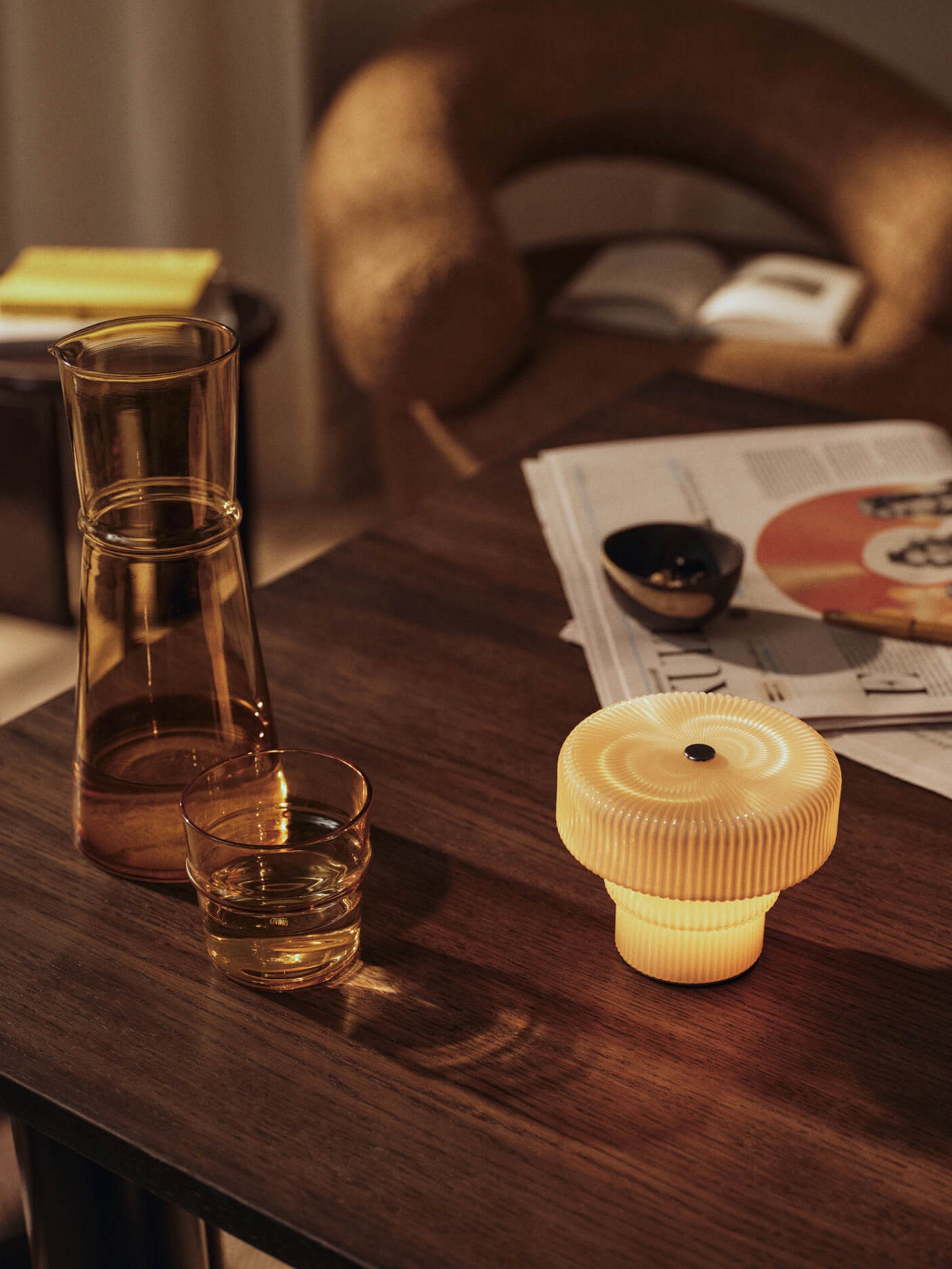 Lampe à poser LED portable soufflée bouche Jorund, intensité lumineuse variable - Champagne