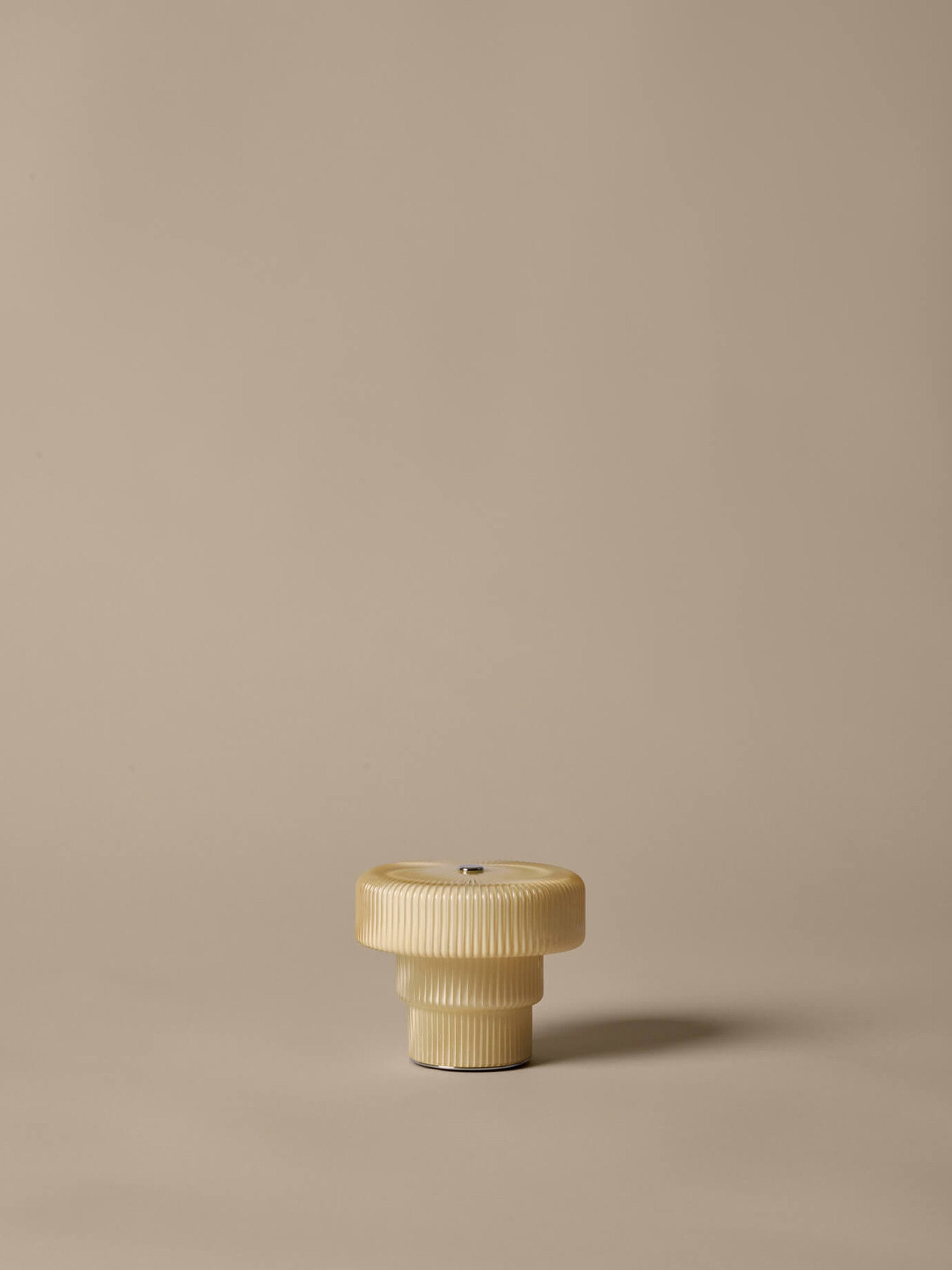 Lampe à poser LED portable soufflée bouche Jorund, intensité lumineuse variable - Champagne