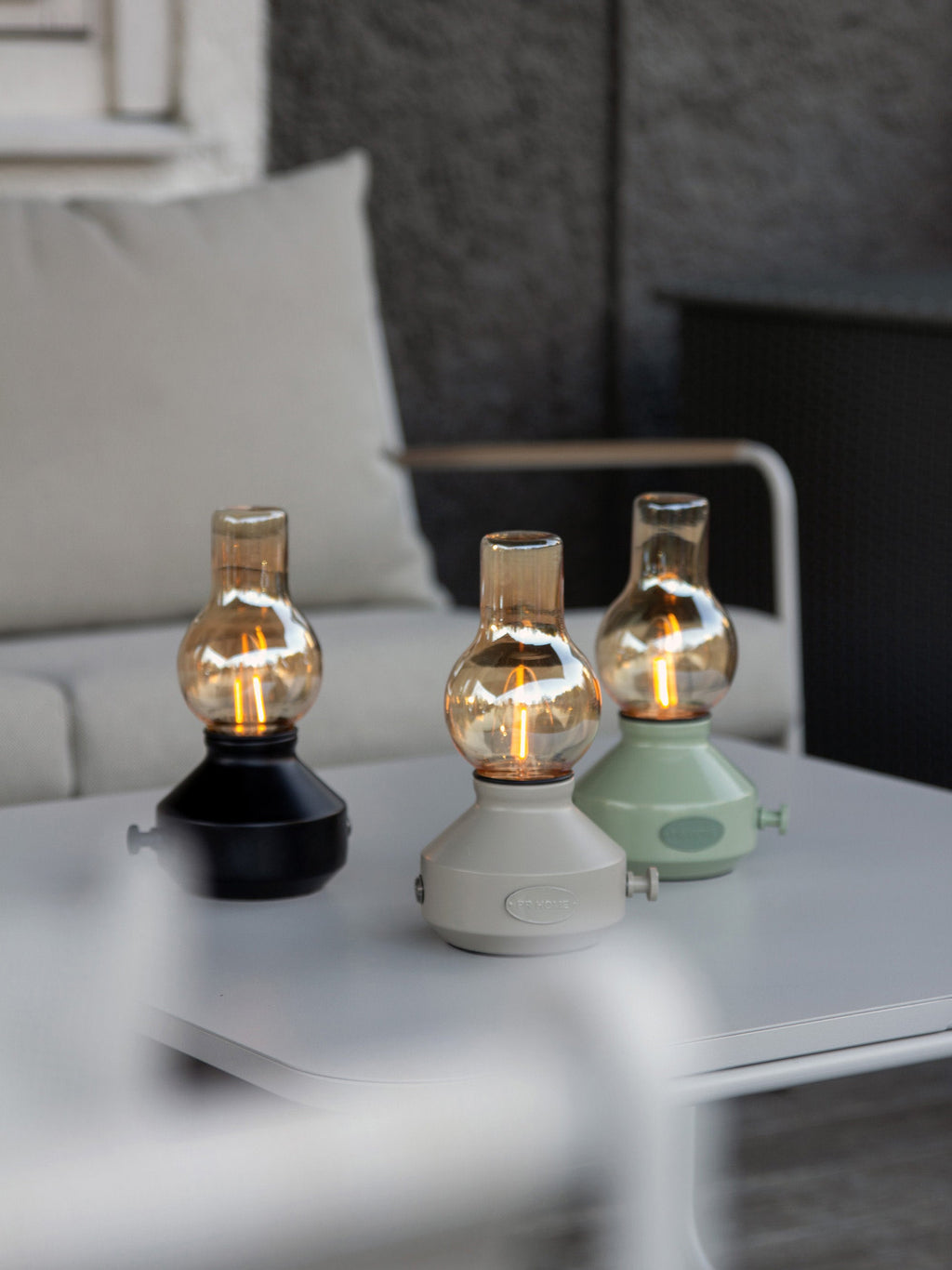Petite lampe à poser LED d'extérieur Eelis, intensité lumineuse variable - Beige clair