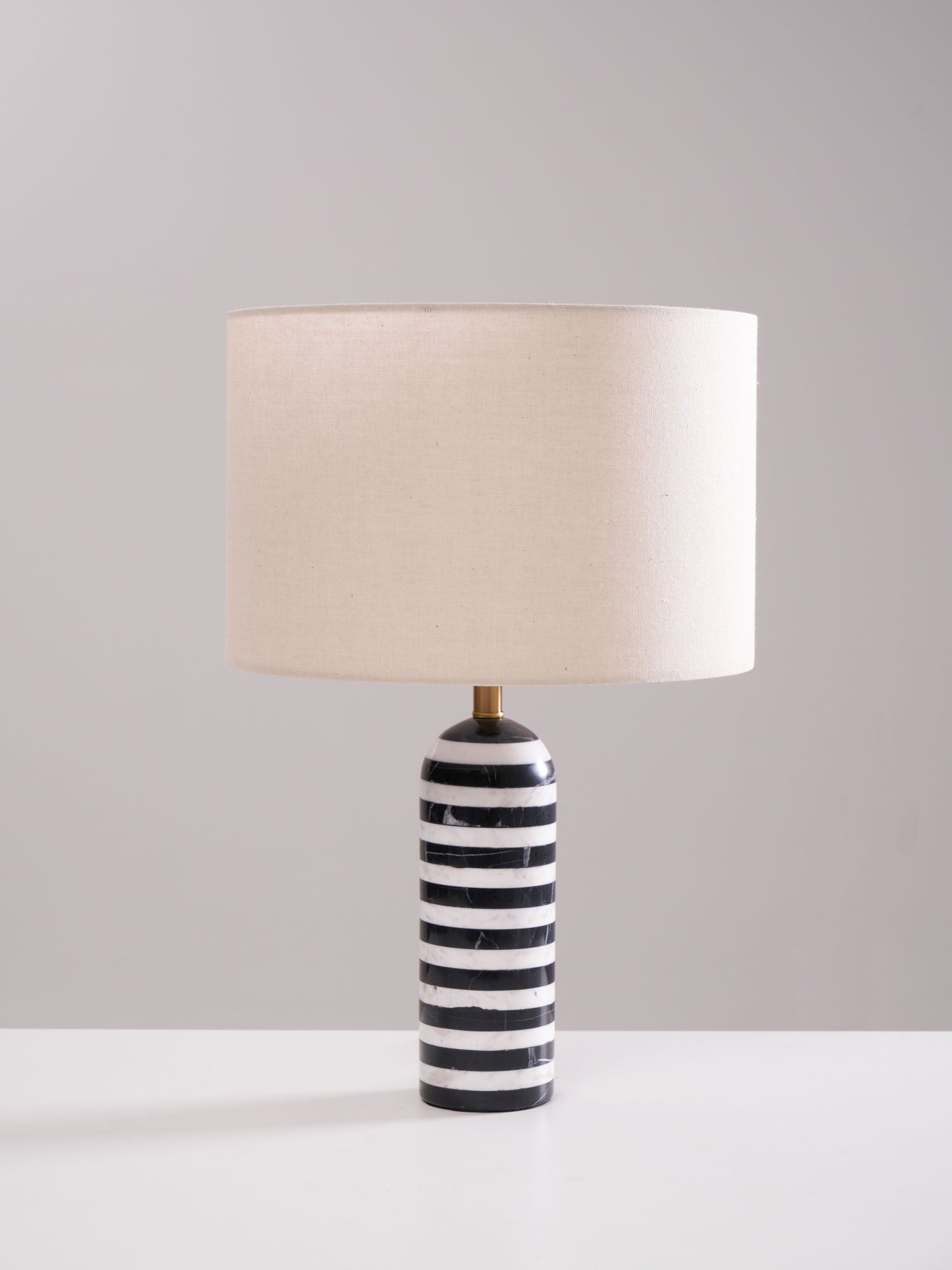 Lampe à poser moderne Gudvard en Marbre Noir et blanc