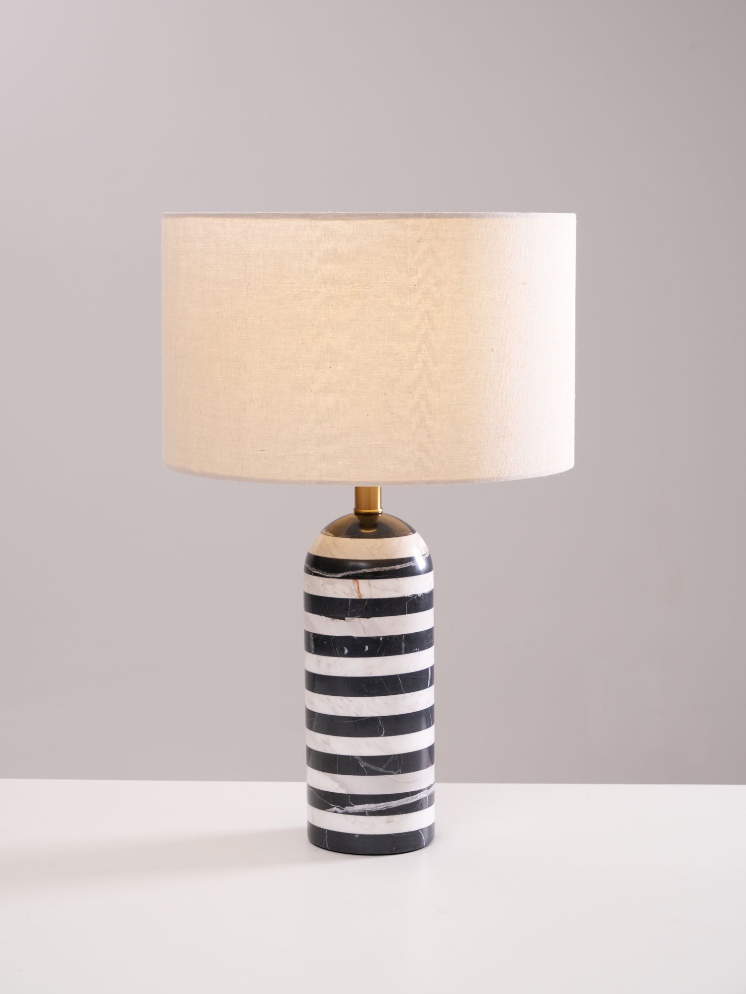 Lampe à poser moderne Gudvard en Marbre Noir et blanc