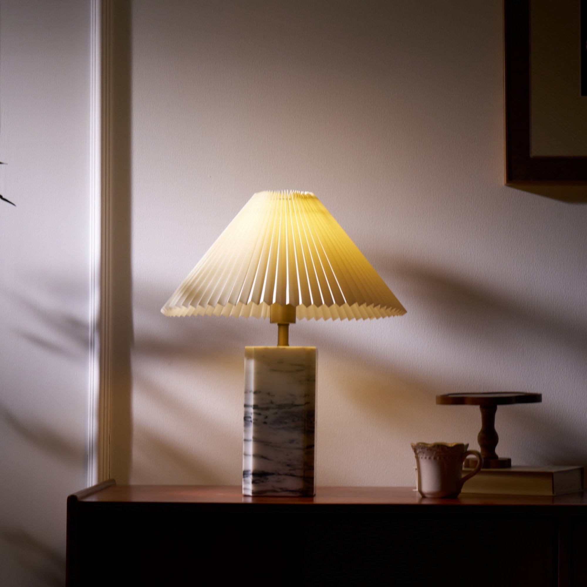 Lampe à poser moderne Devan en Blanc abat-jour et blanc marbre