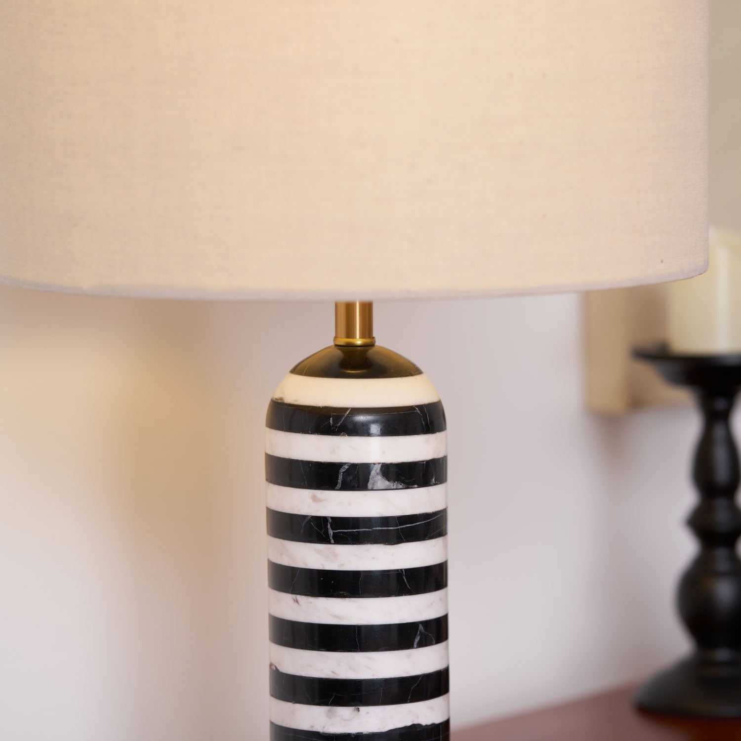 Lampe à poser moderne Gudvard en Marbre Noir et blanc