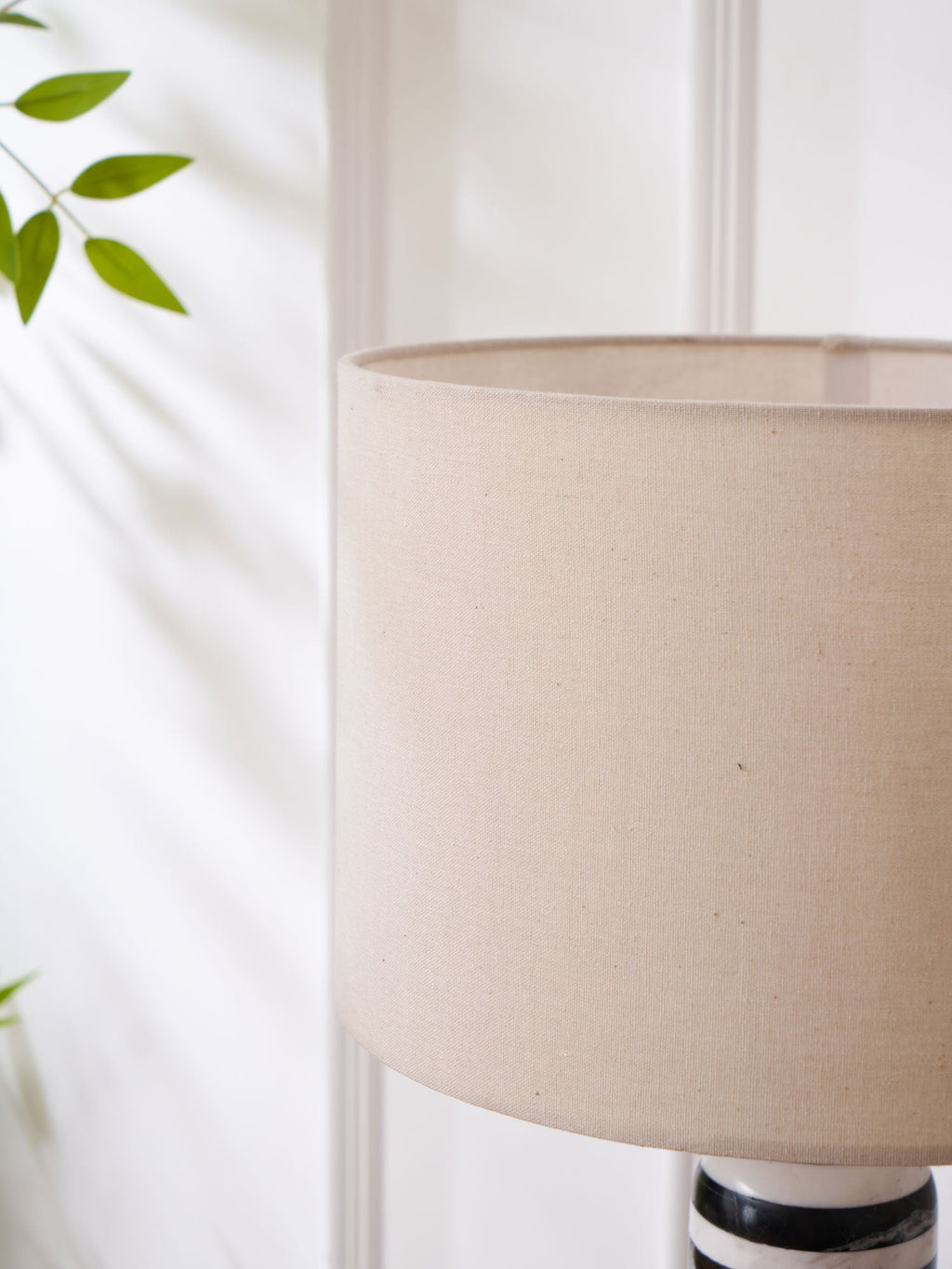 Lampe à poser moderne Gudvard en Marbre Noir et blanc