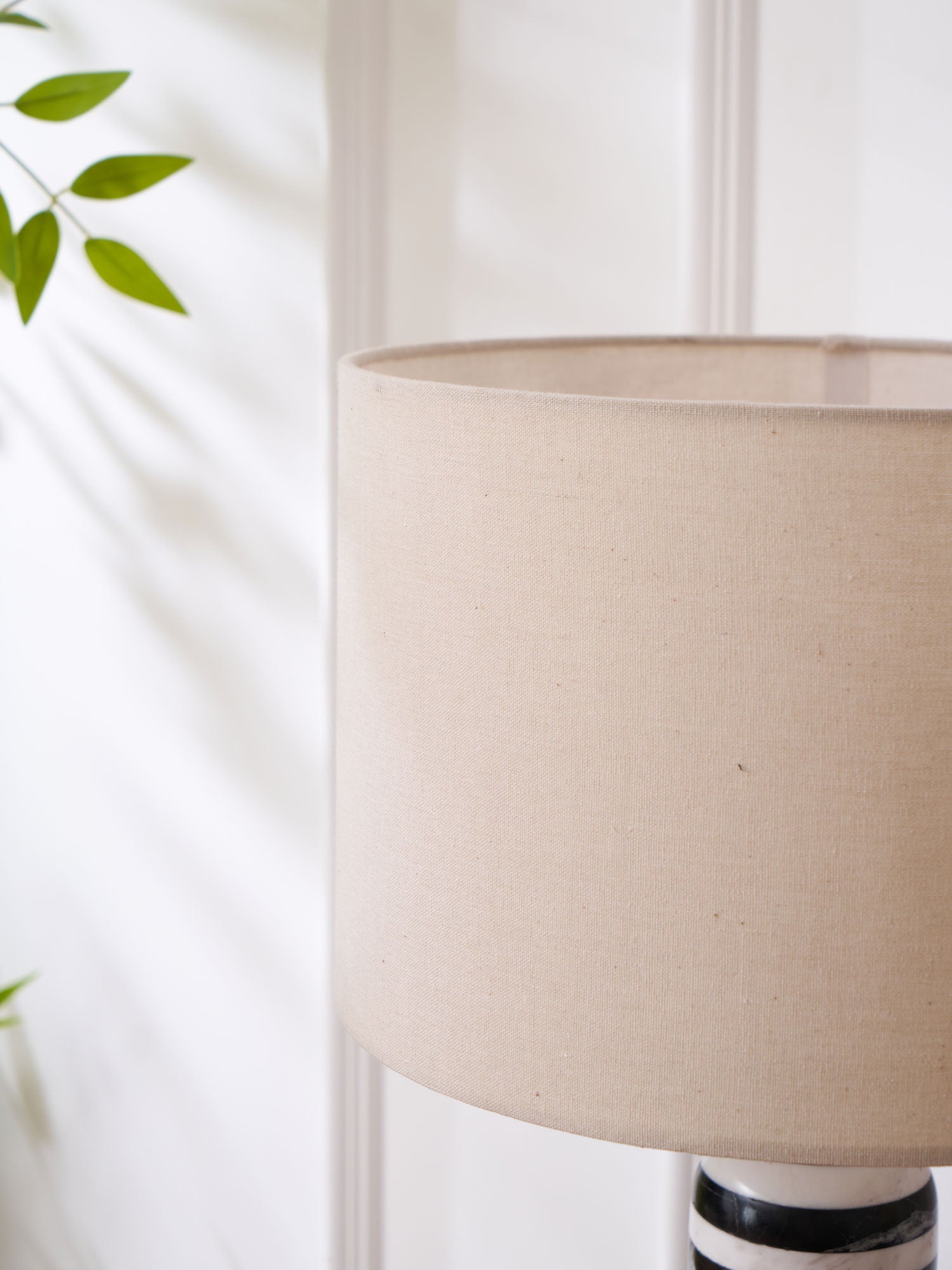 Lampe à poser moderne Gudvard en Marbre Noir et blanc