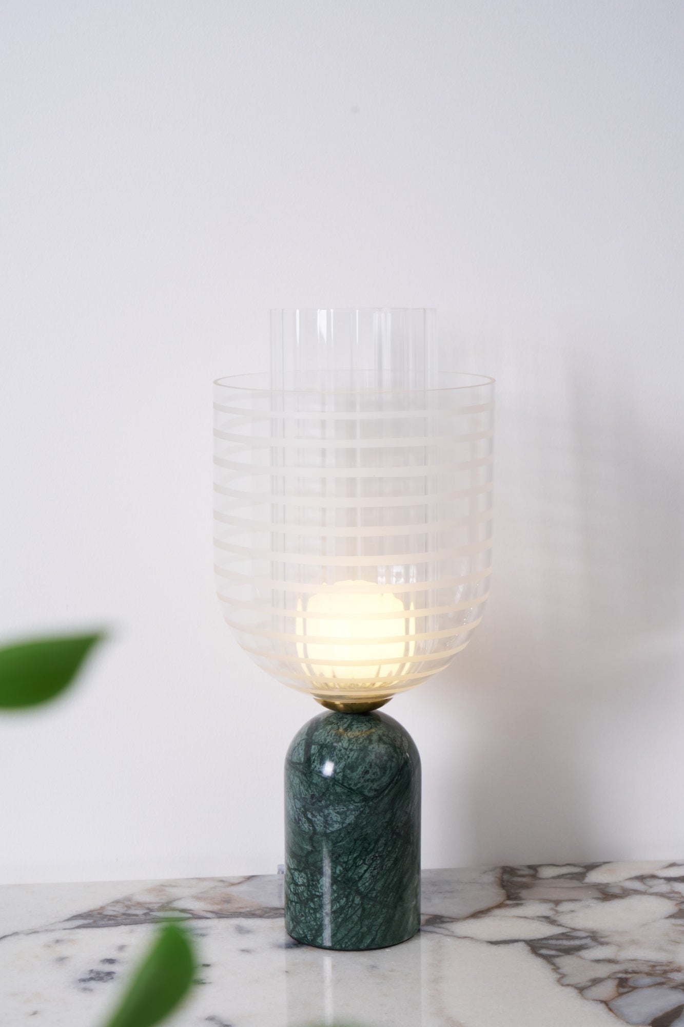 Lampe à poser moderne Banks en Marbre Vert et transparent