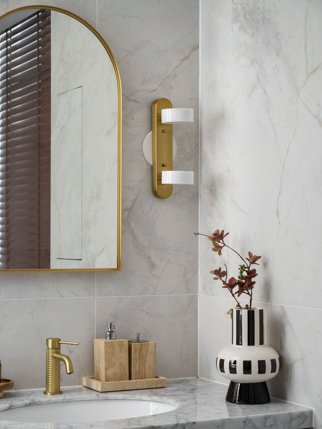 Applique murale moderne Tollef en Marbre, Travertin