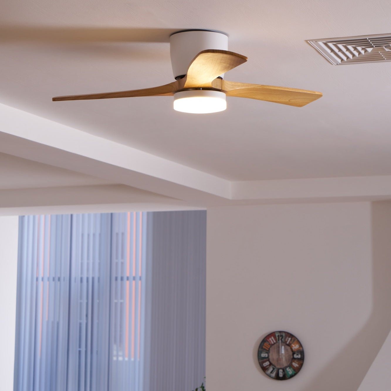 Ventilateur de plafond moderne Tarben en Gris et bois naturel