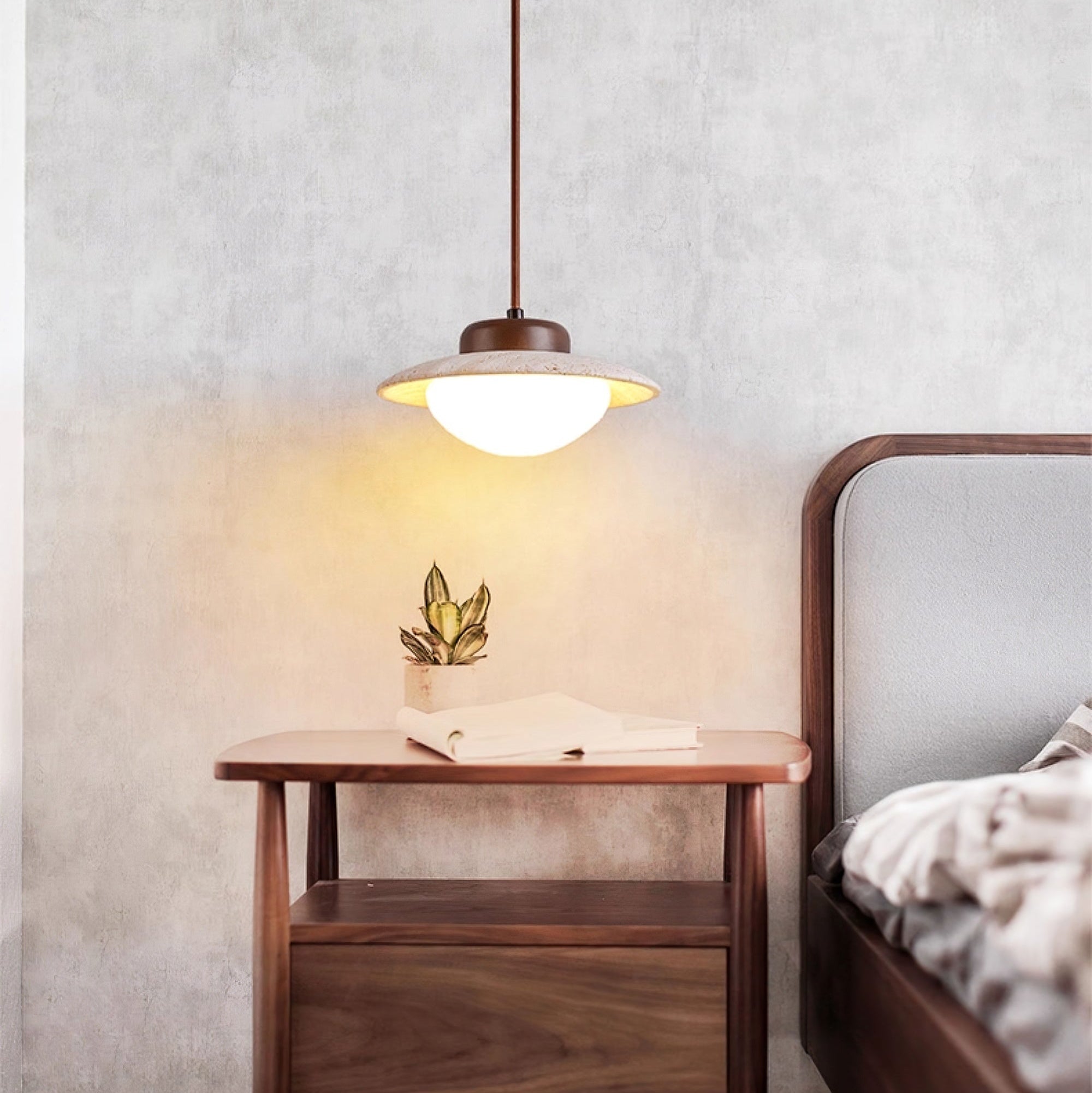 Suspension moderne Fritz en Noyer bois et travertin jaune