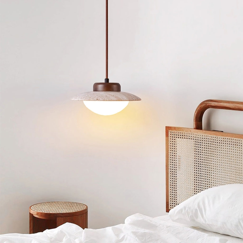 Suspension moderne Fritz en Noyer bois et travertin jaune