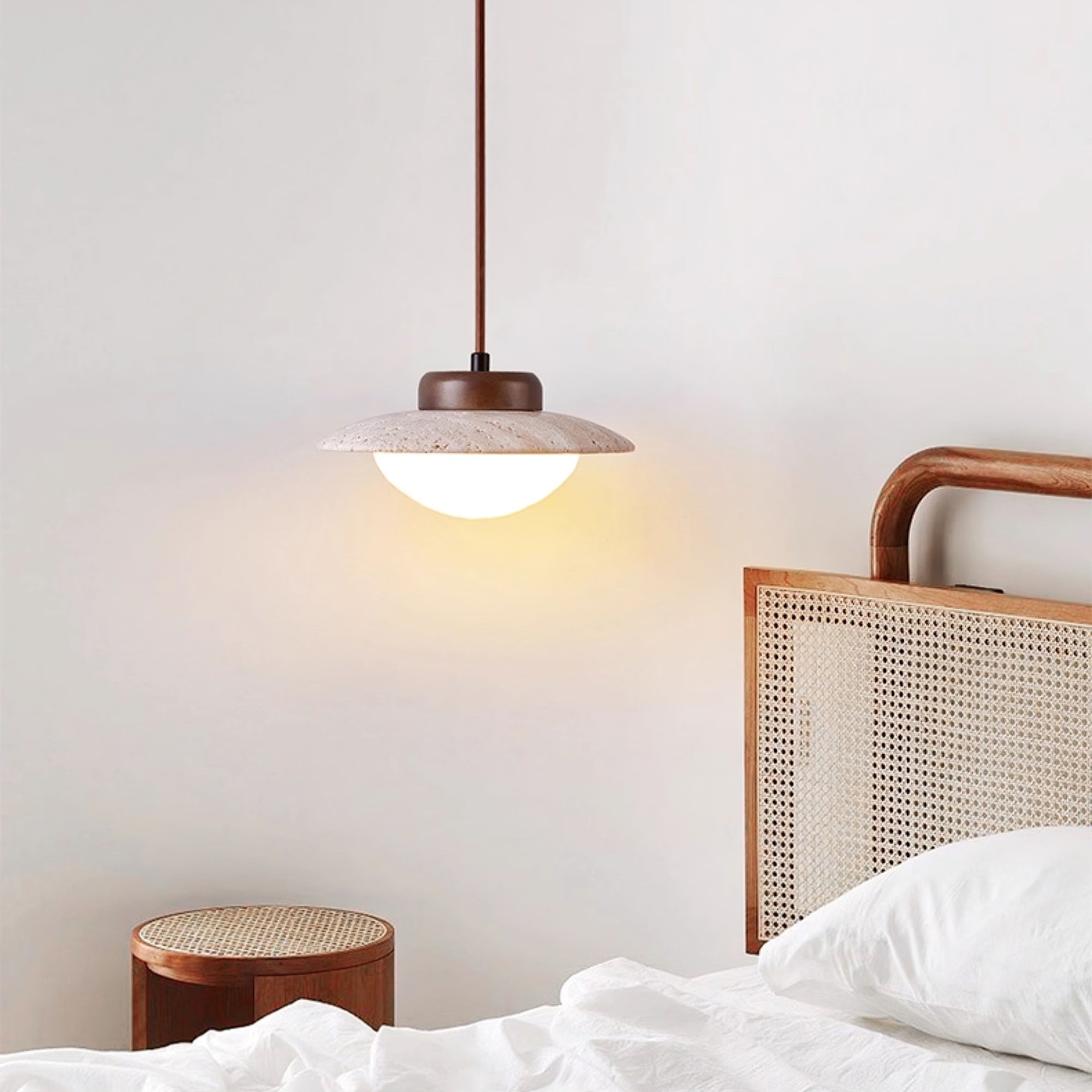 Suspension moderne Fritz en Bois et travertin jaune