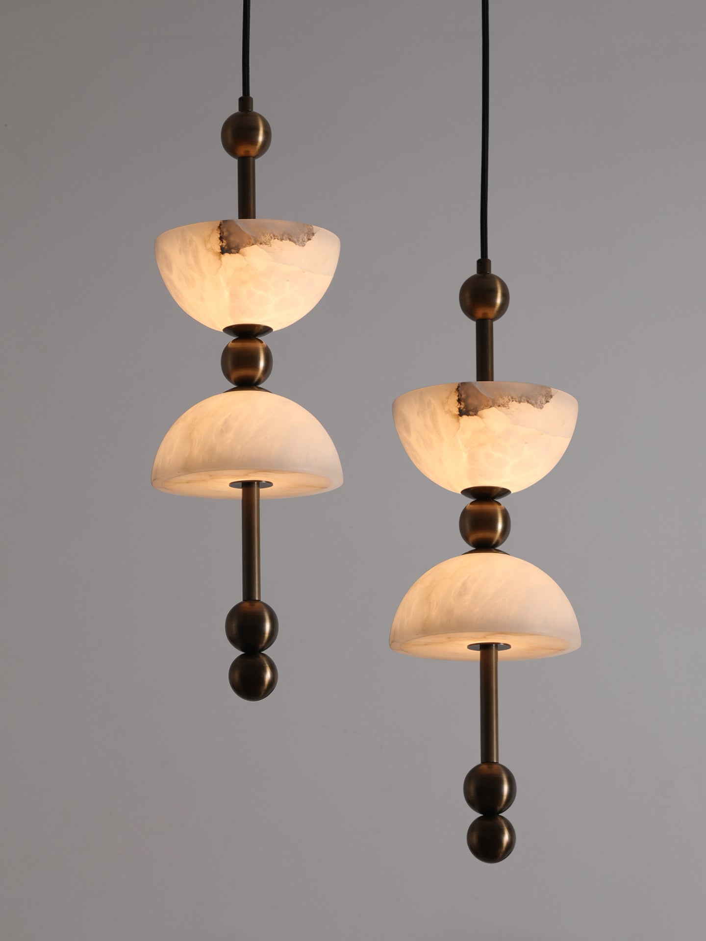 Suspension moderne Keir en Albâtre Bronze et blanc