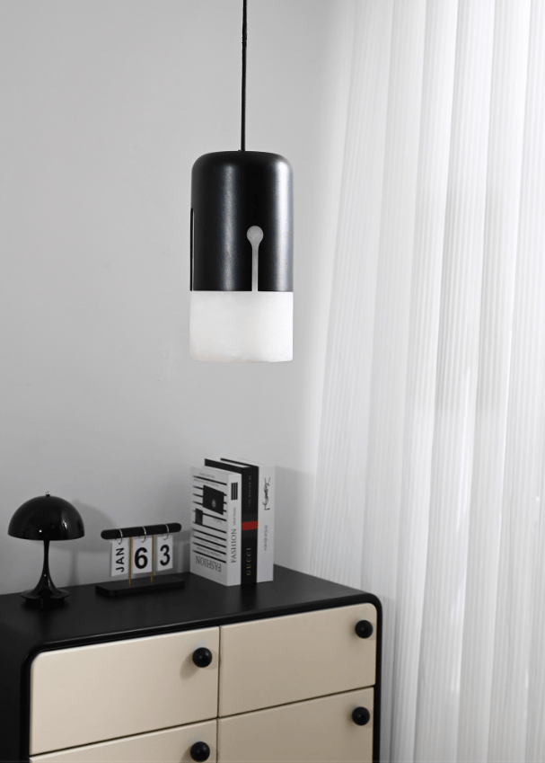 Suspension moderne Felton en Albâtre Noir et blanc