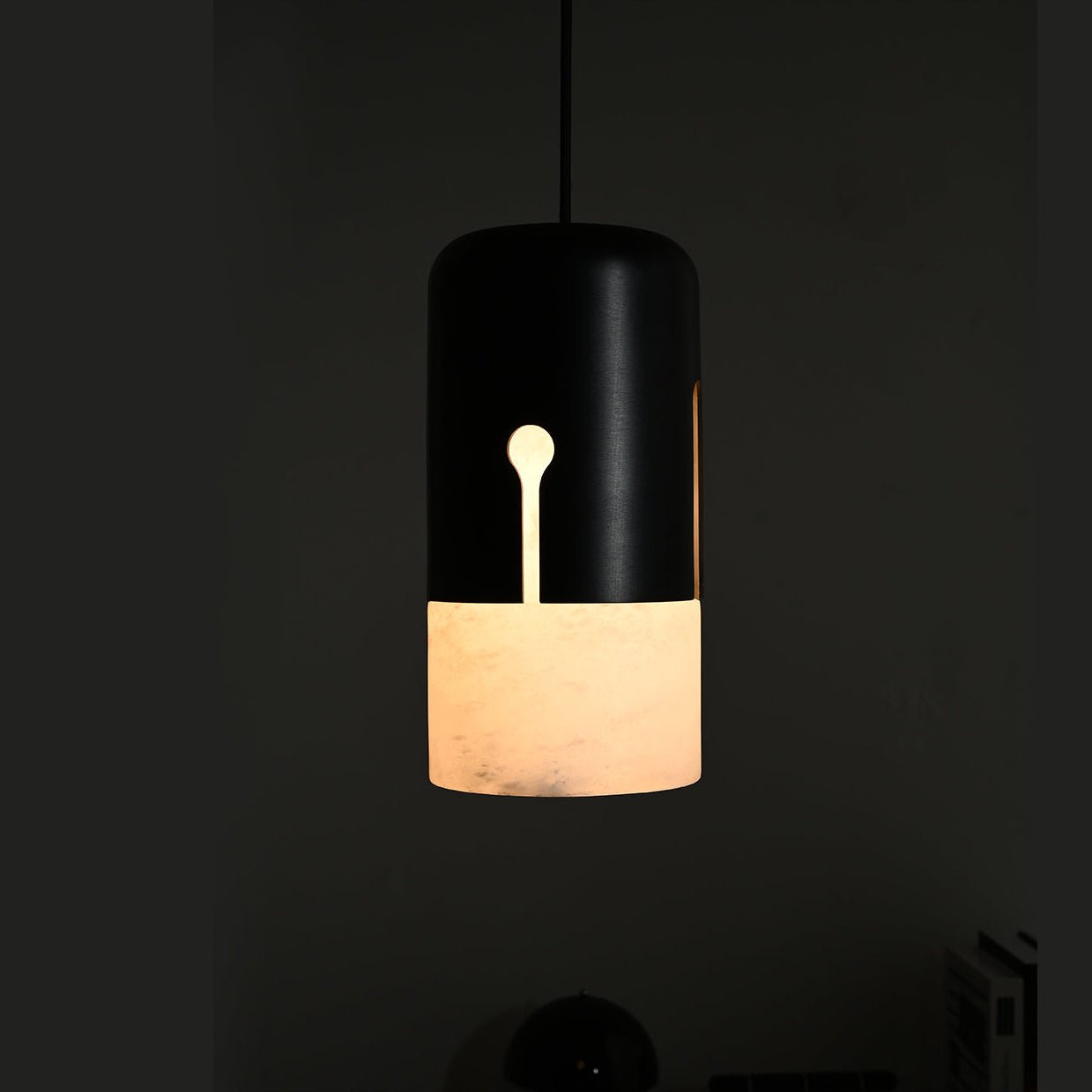 Suspension moderne Felton en Albâtre Noir et blanc