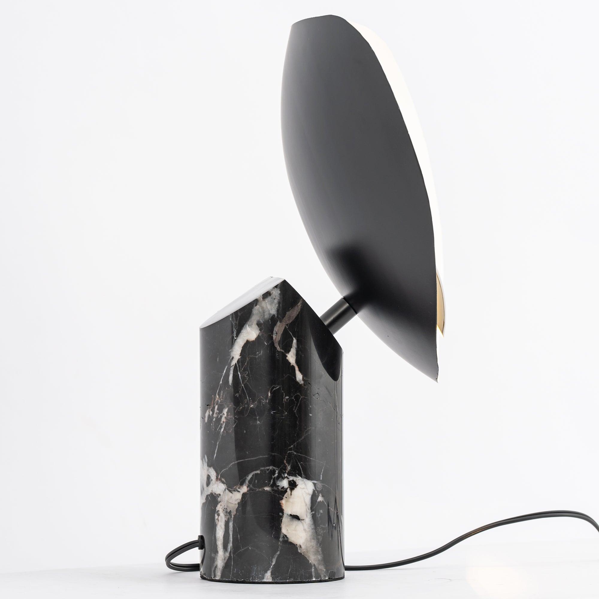 Lampe à poser moderne Ean en Métal, Marbre Noir et or et blanc