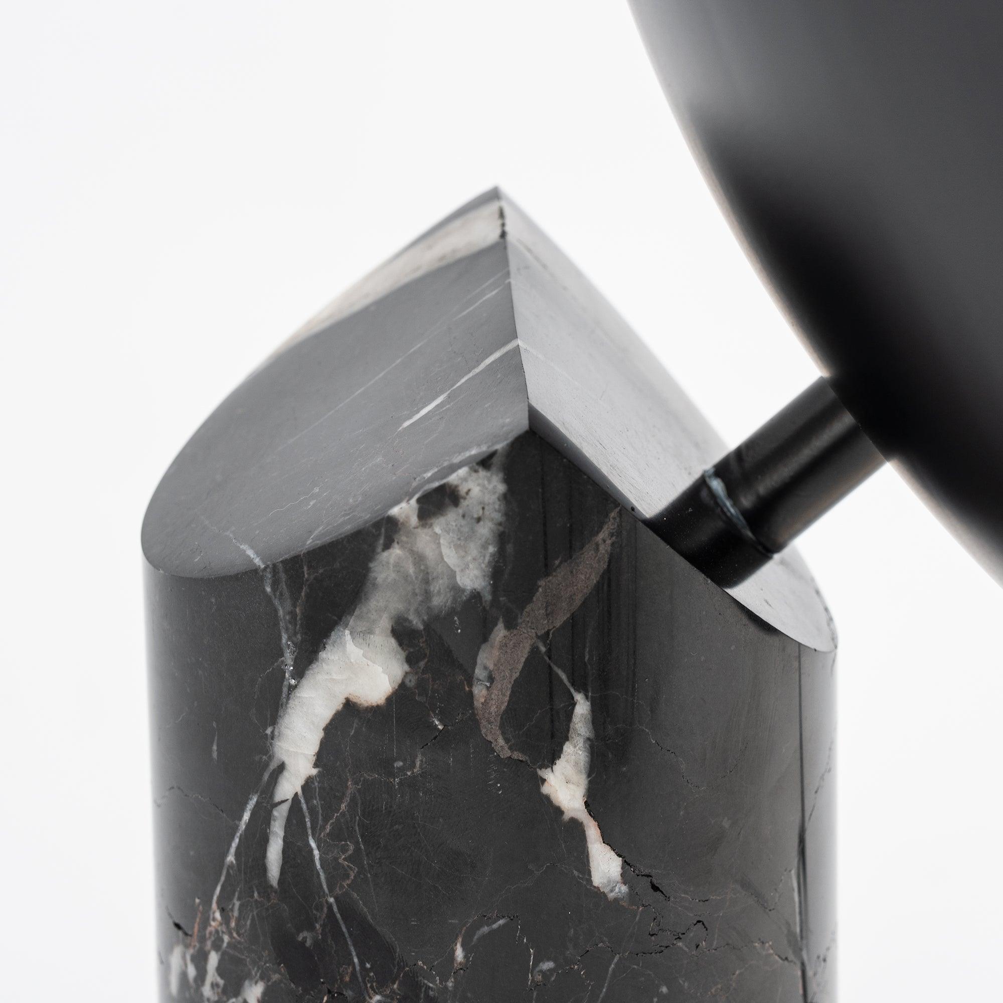 Lampe à poser moderne Ean en Métal, Marbre Noir et or et blanc