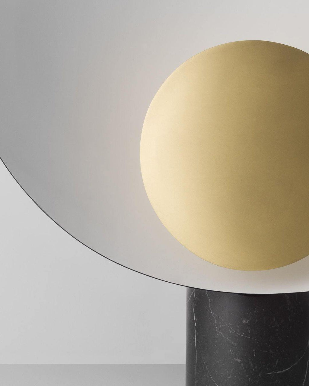 Lampe à poser moderne Ean en Métal, Marbre Noir et or et blanc