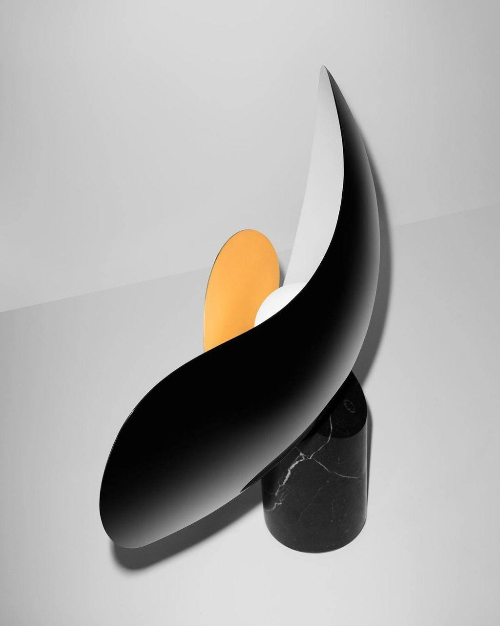 Lampe à poser moderne Ean en Métal, Marbre Noir et or et blanc