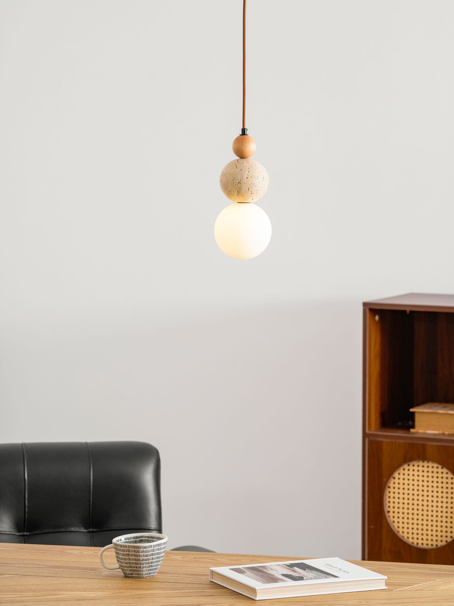 Suspension moderne Brook en Noyer et travertin jaune